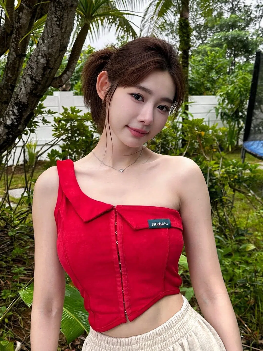 马国歌手兼演员林明祯饰演吴岱融和李丽珍的Z世代女儿。（取自林明祯IG）