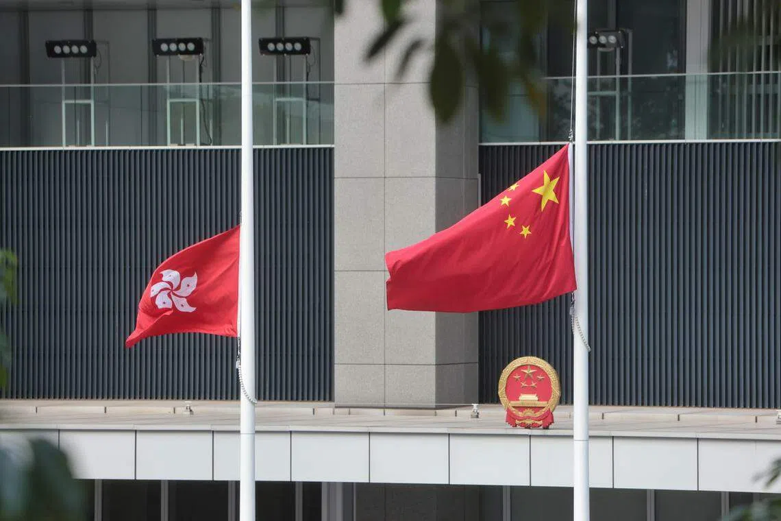 香港特区政府总部星期四上午下半旗志哀。 （中通社）