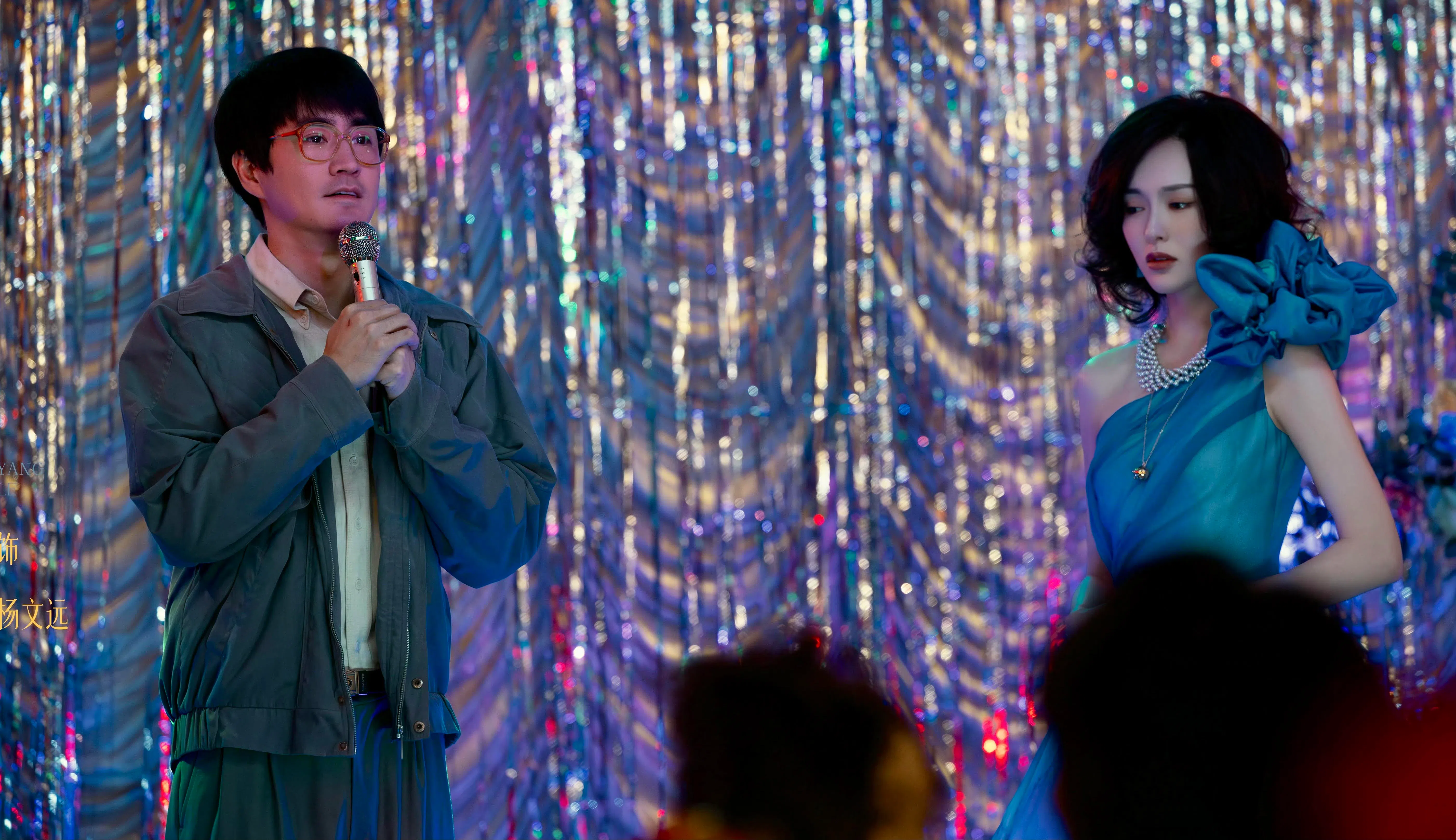 杨文远（杨玏饰，左）出现后，唤醒了曲梦（唐嫣饰）对自由与正义的渴望。（取自剧集微博）