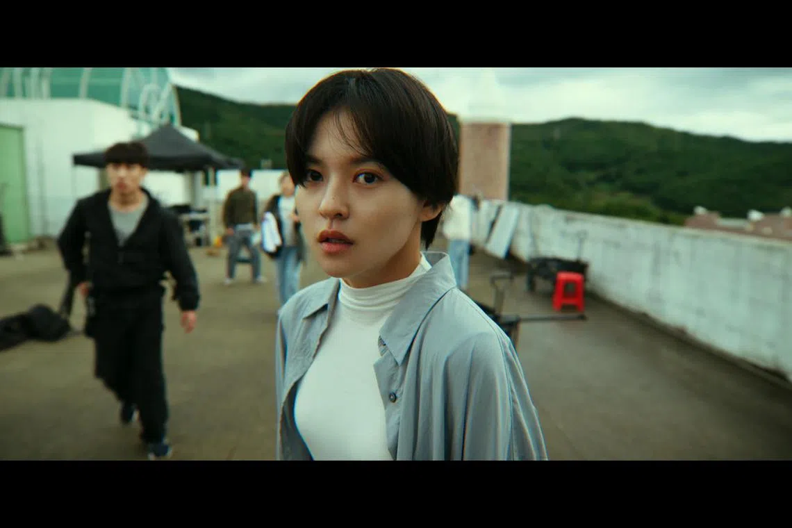 金允慧主演的《尸咒》结合韩国本土信仰和丧尸的桥段制造恐惧。（邵氏机构提供）