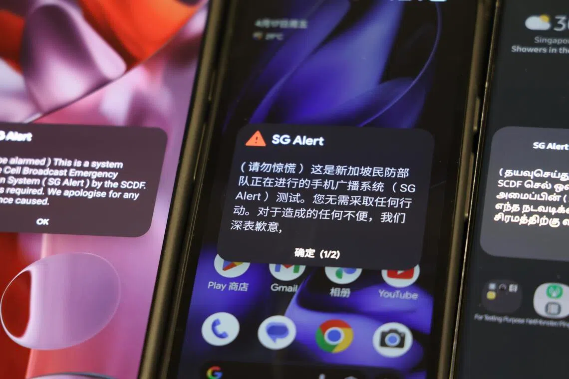 系统将根据用户手机的语言设置，自动发送相应语言的警报。（郑一鸣摄）