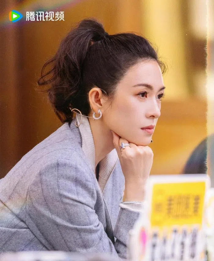 章子怡在《演员请就位3》当导师，也无法挽回节目因“感情劣迹”艺人参加而翻车的口碑。（取自节目官方微博）