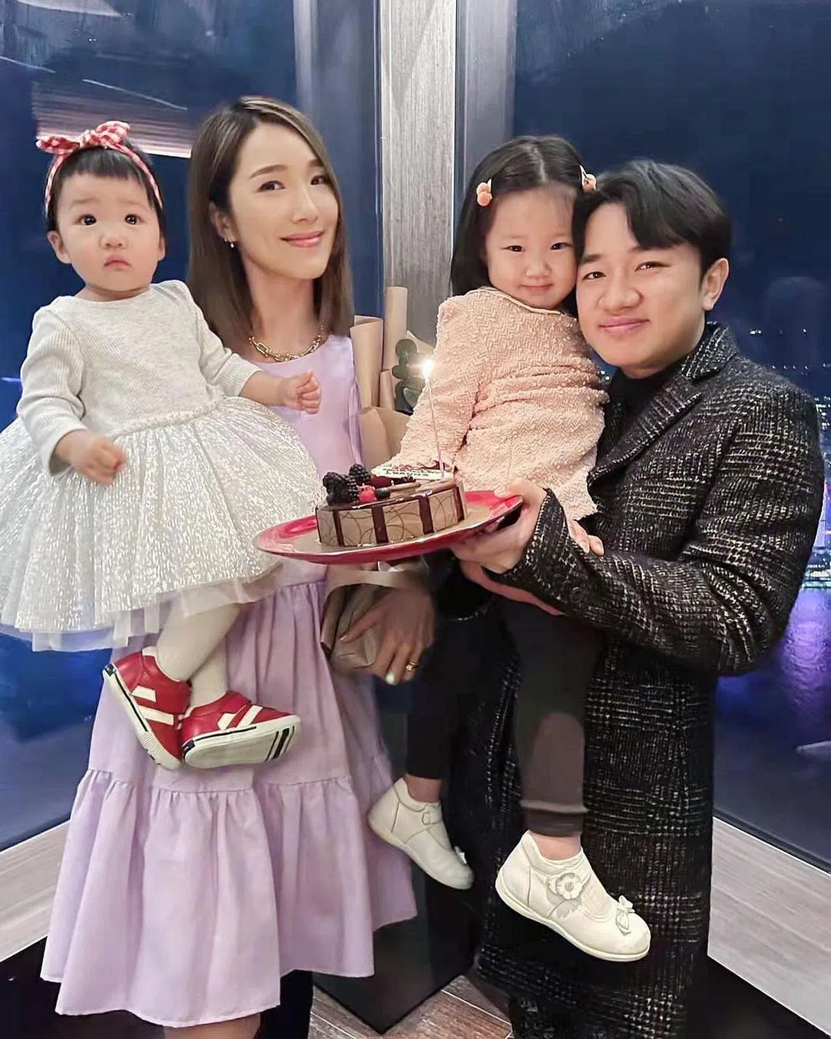 王祖蓝和李亚男婚后育有两个女儿。（互联网）