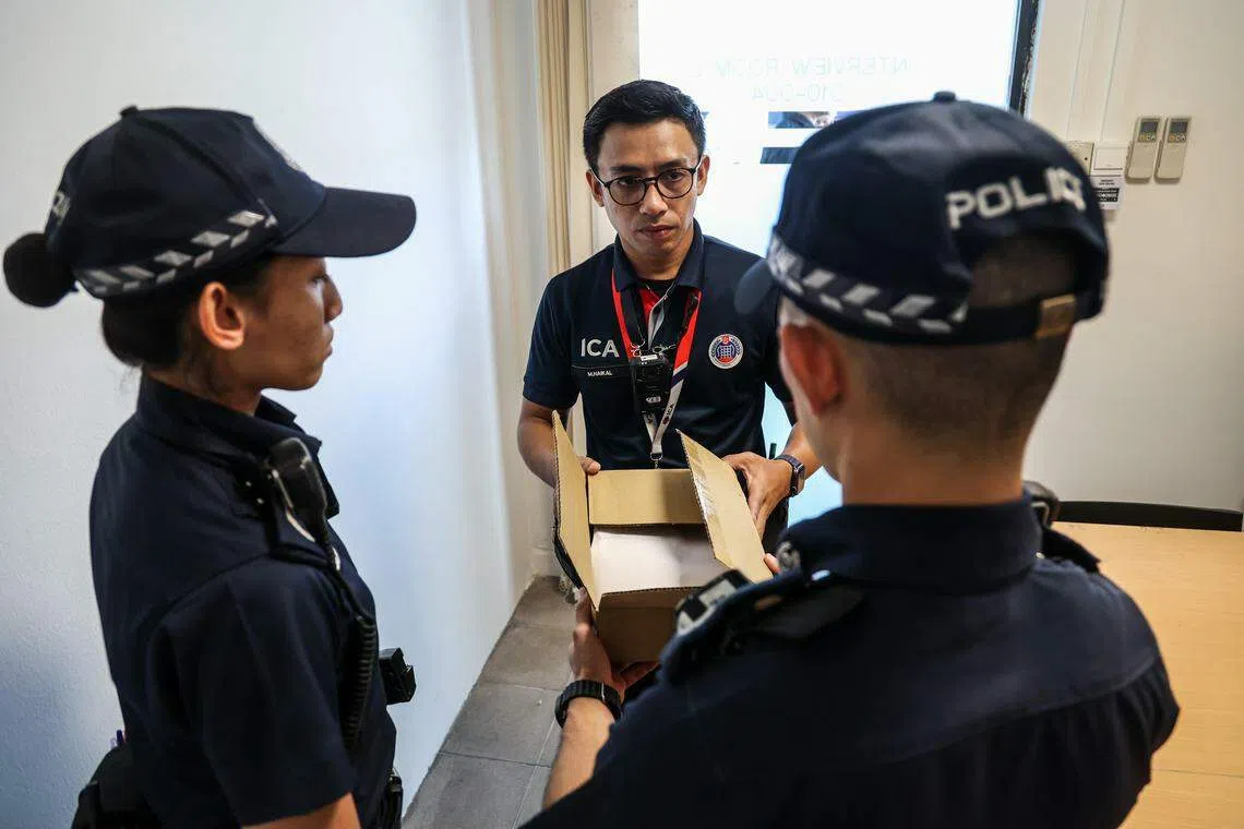 一旦查获受管制或违禁物品，移民局就会把案子转交给相关单位展开进一步调查。（关俊威摄）