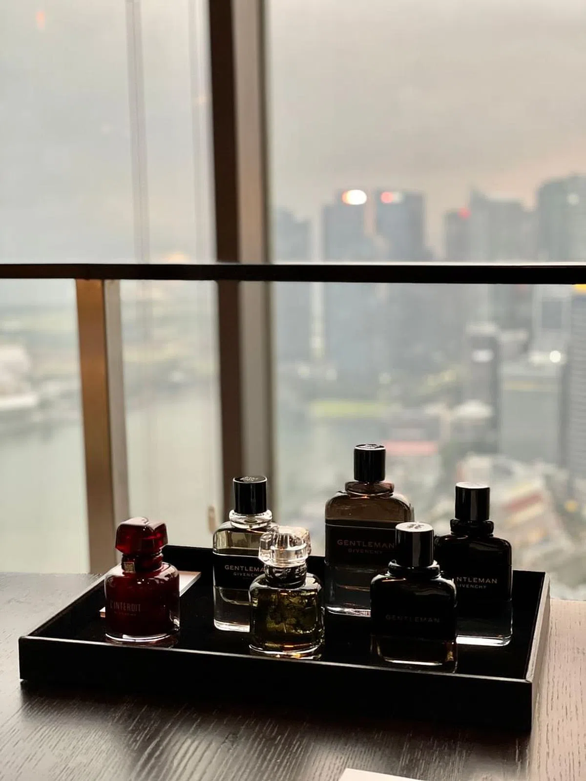 Givenchy Gentleman香水在高踞酒店70楼的Skai推出主题餐，让时尚体验更上一层楼。