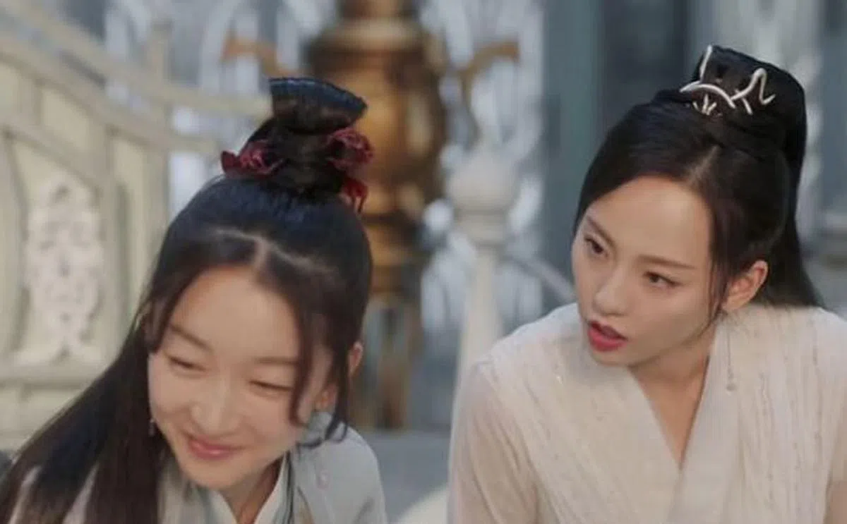 周冬雨在《千古玦尘》里被张嘉倪比下去。（剧照）