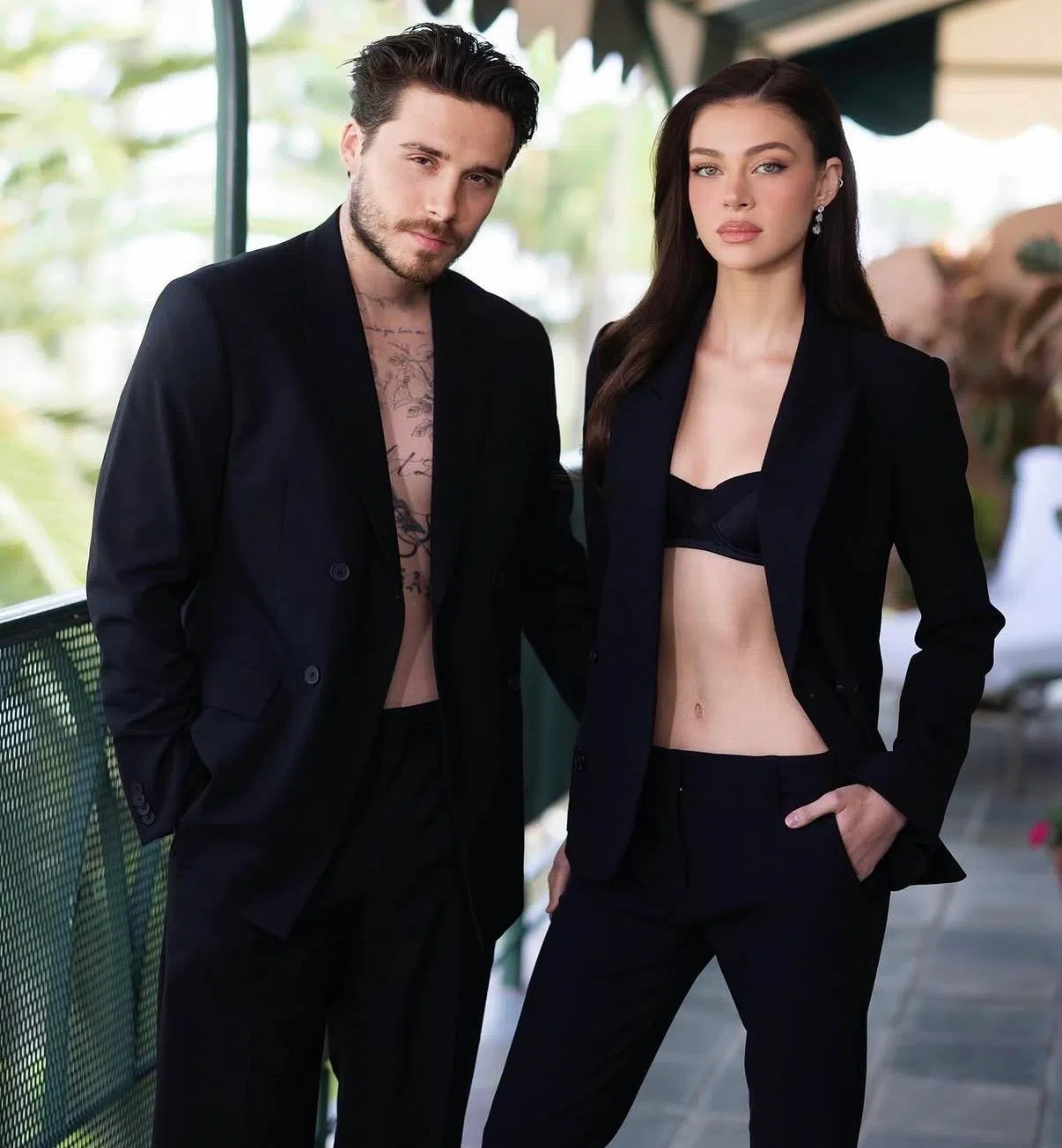 这场家庭风暴起于Brooklyn先前的爆炸性发言，他自认从小在高度曝光环境中成长，让他长期处于焦虑状态。图为他与太太Nicola Peltz。（取自Brooklyn BeckhamIG）