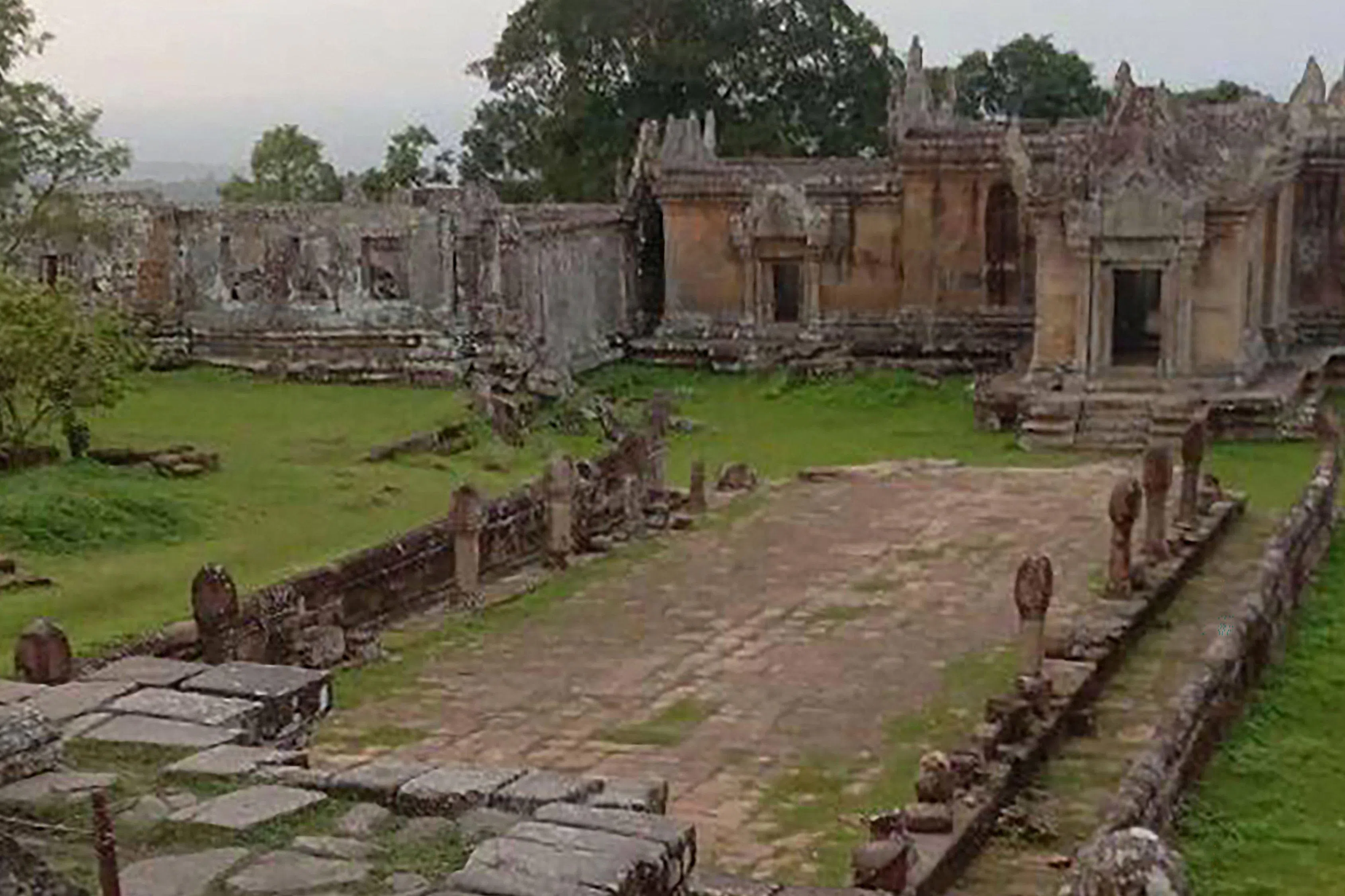 柬埔寨国防部副国务秘书兼发言人说，泰军袭击了柬埔寨奥多棉吉省和柏威夏省多个地点。图为位于柬泰边境柏威夏省附近的柏威夏寺（Preah Vihear temple）。（法新社）