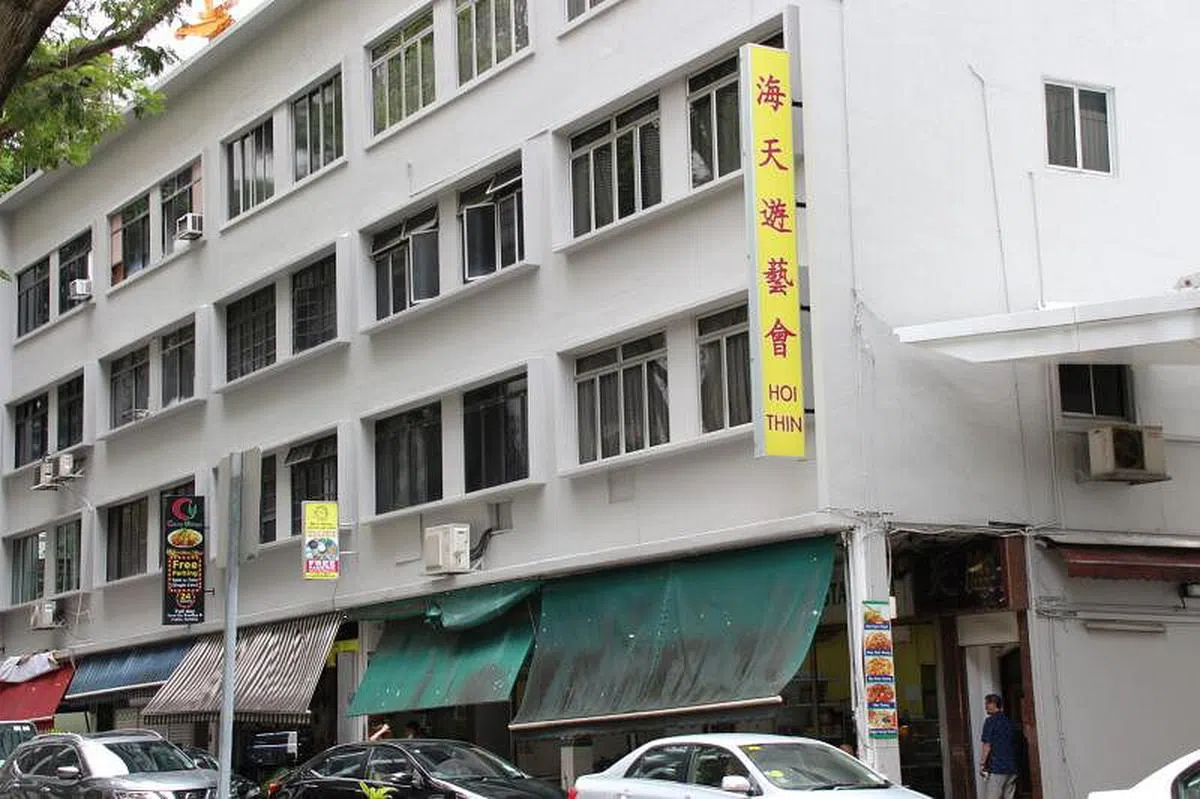 海天游艺会的尼路会所因整体重建搬迁至林德金路，楼下出租给餐馆业者。（图/李国梁提供）