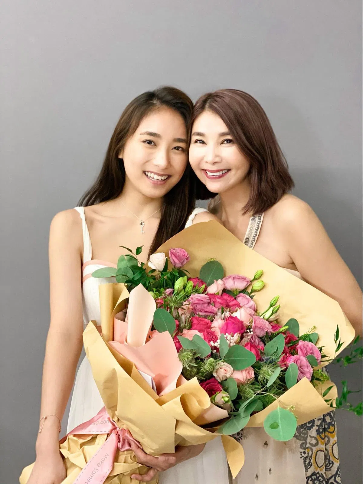 陈秀环去年为女儿蔡绮耘庆祝21岁生日。（陈秀环提供）