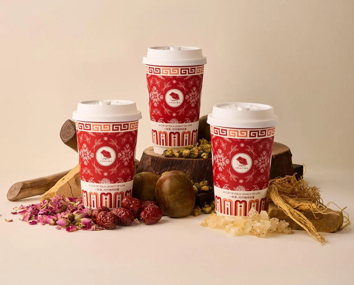 “阿嬷茶语”的所有饮料，均以精选草本、根茎与花材每日新鲜熬煮。（品牌提供）