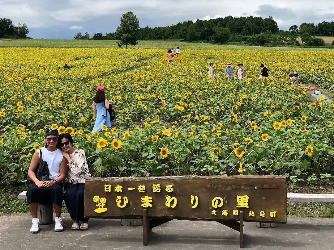 陈汉玮在IG分享一张和母亲在日本拍的美照。（取自陈汉玮IG）