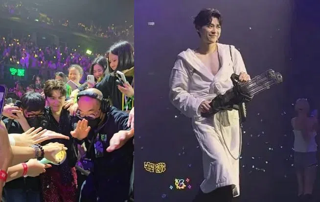 李易峰走下台与粉丝近距离接触（左），还和粉丝打水仗。（互联网）