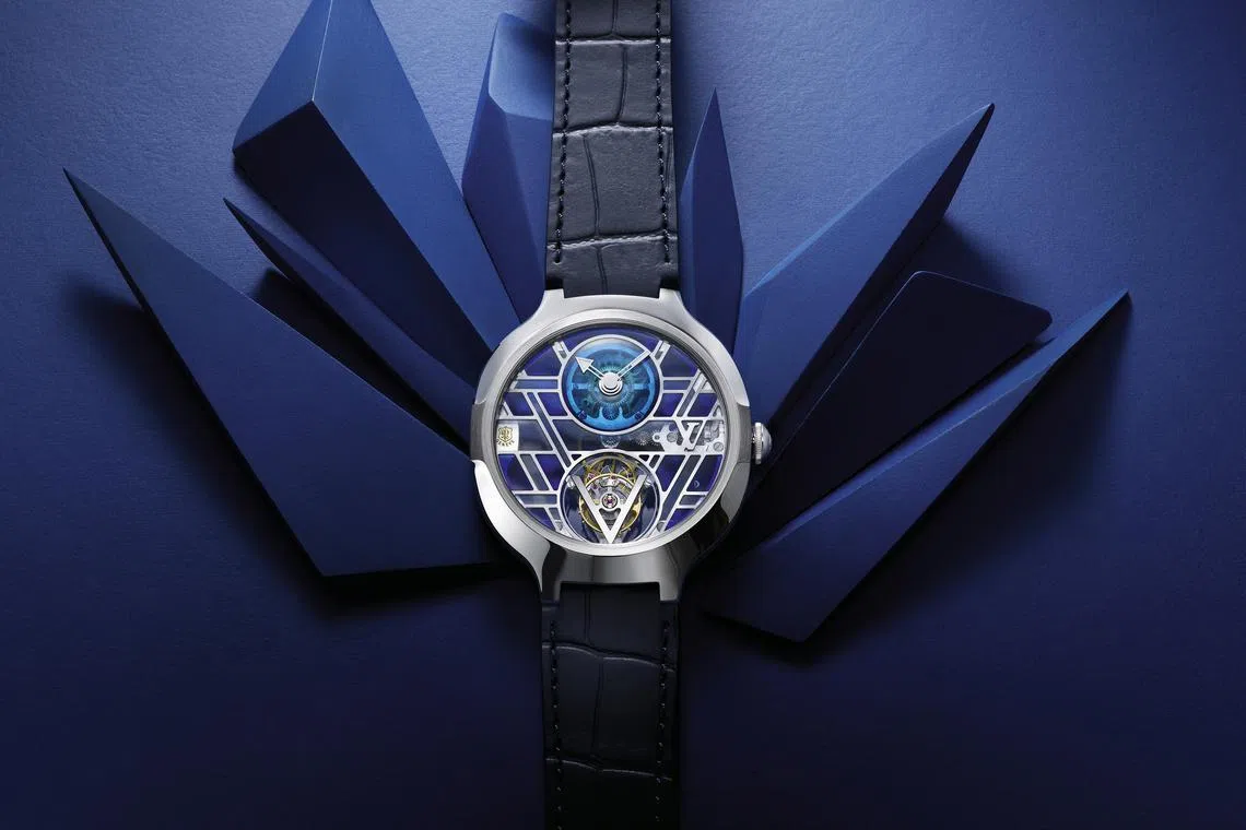 汇集美学艺术和高级制表工艺的彩绘玻璃珐琅飞行陀飞轮，采用珍罕而复杂的彩绘玻璃珐琅艺术。（路易威登提供）