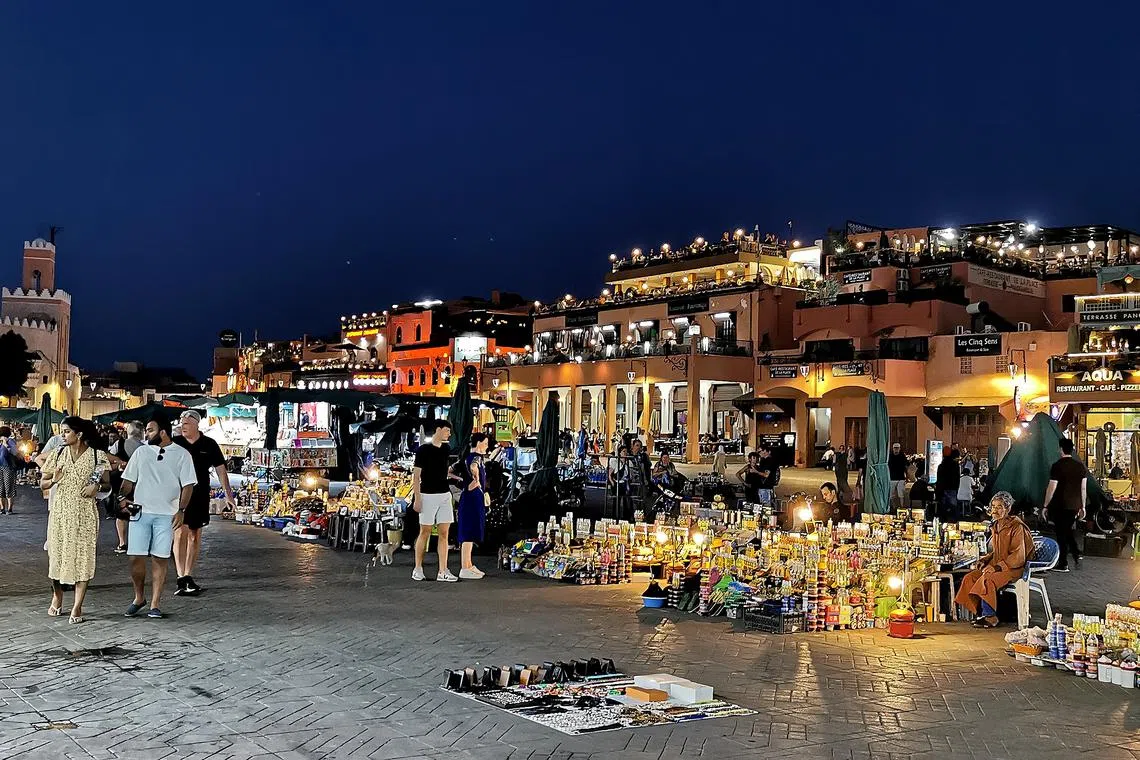 “红色皇城“马拉喀什的德吉玛露天广场。（许月英摄）