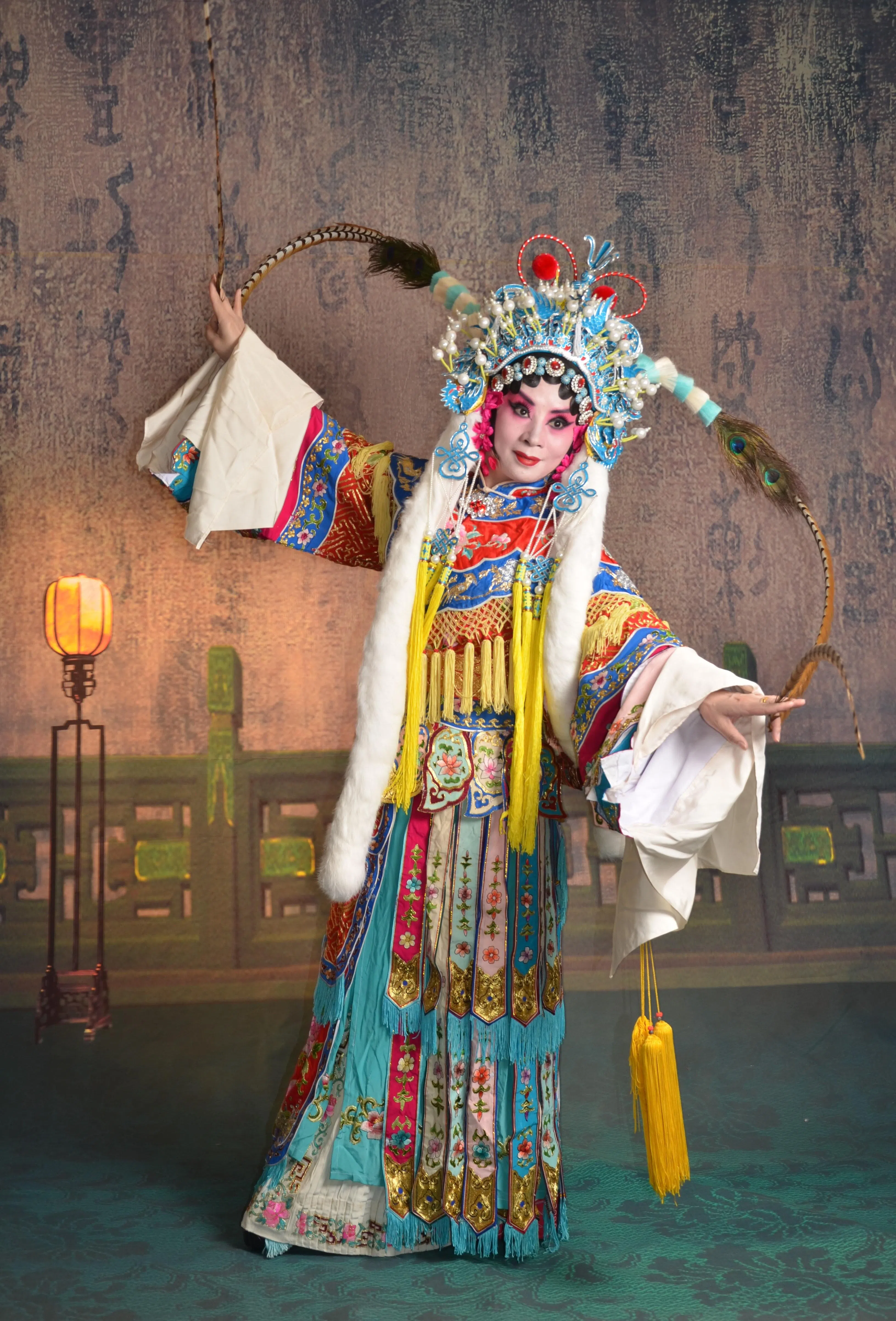 新加坡华族戏曲协会艺术总监黄萍也曾向学于沈世华，图为黄萍在昆曲《百花赠剑》中饰演百花公主。（主办单位提供）