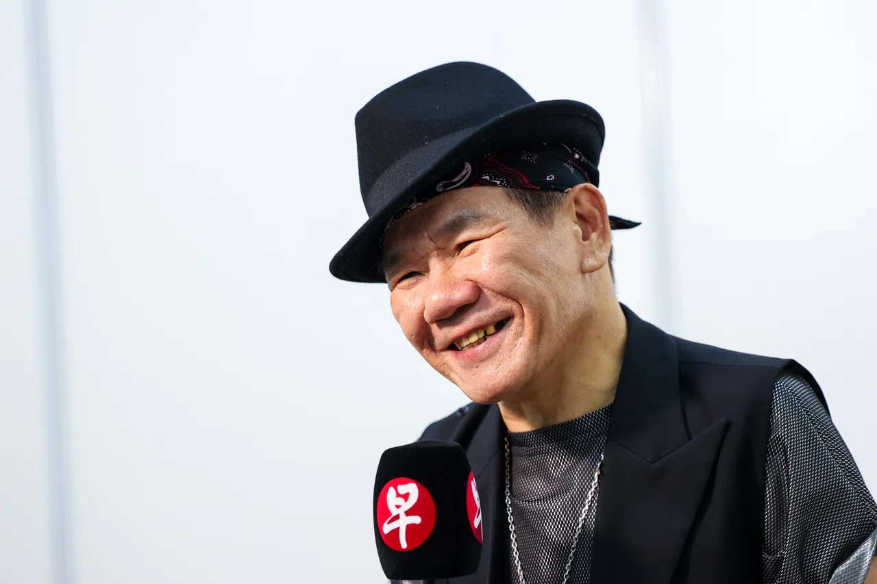 赵传接受专访时已近晚上11时，他仍旧侃侃而谈，没有显露疲态，十分敬业。（林明顺摄）