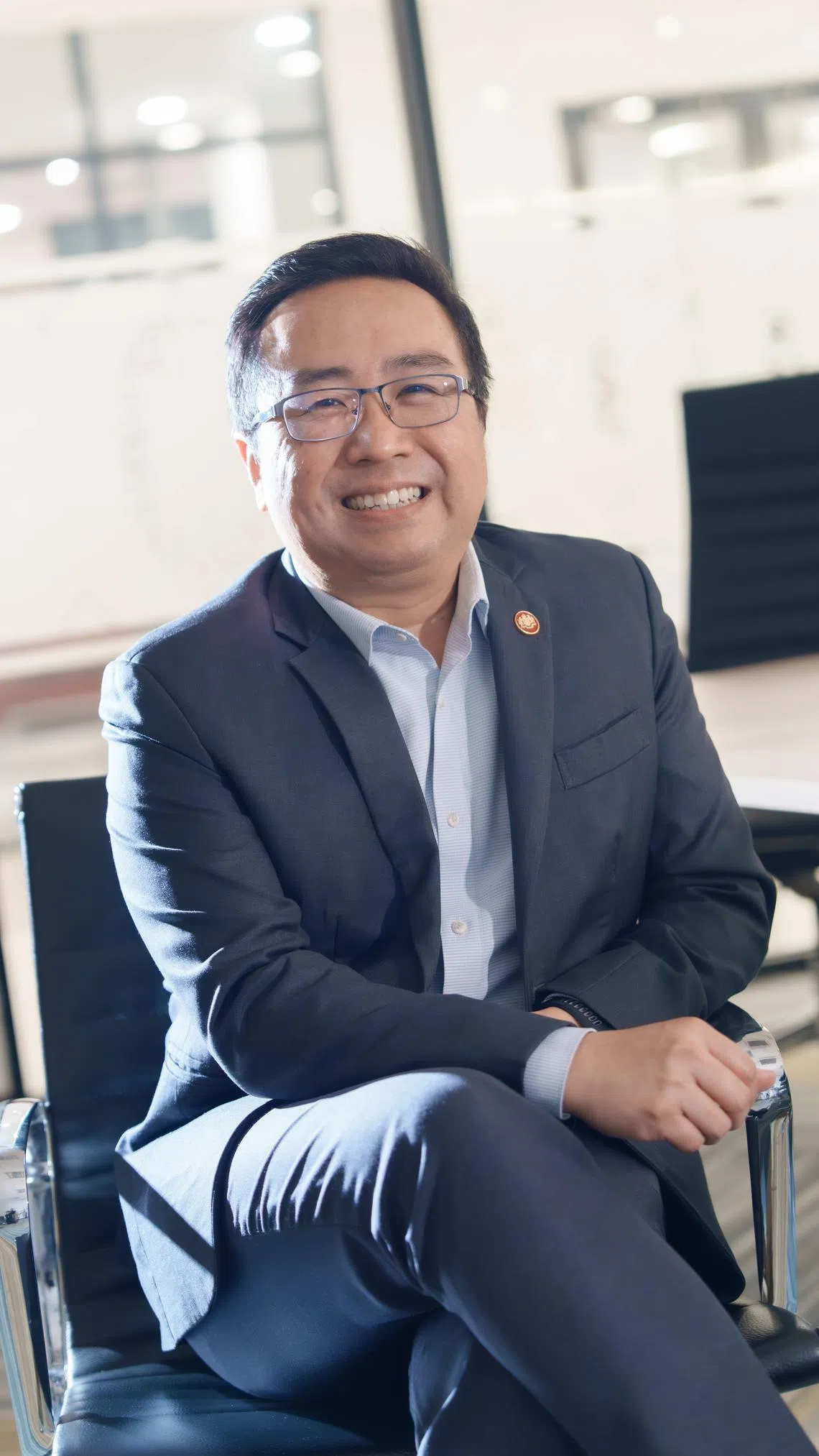 马国科学、工艺与创新部长郑立慷接受《联合早报》专访，畅谈马国氢能经济的发展。（邓德兴摄）