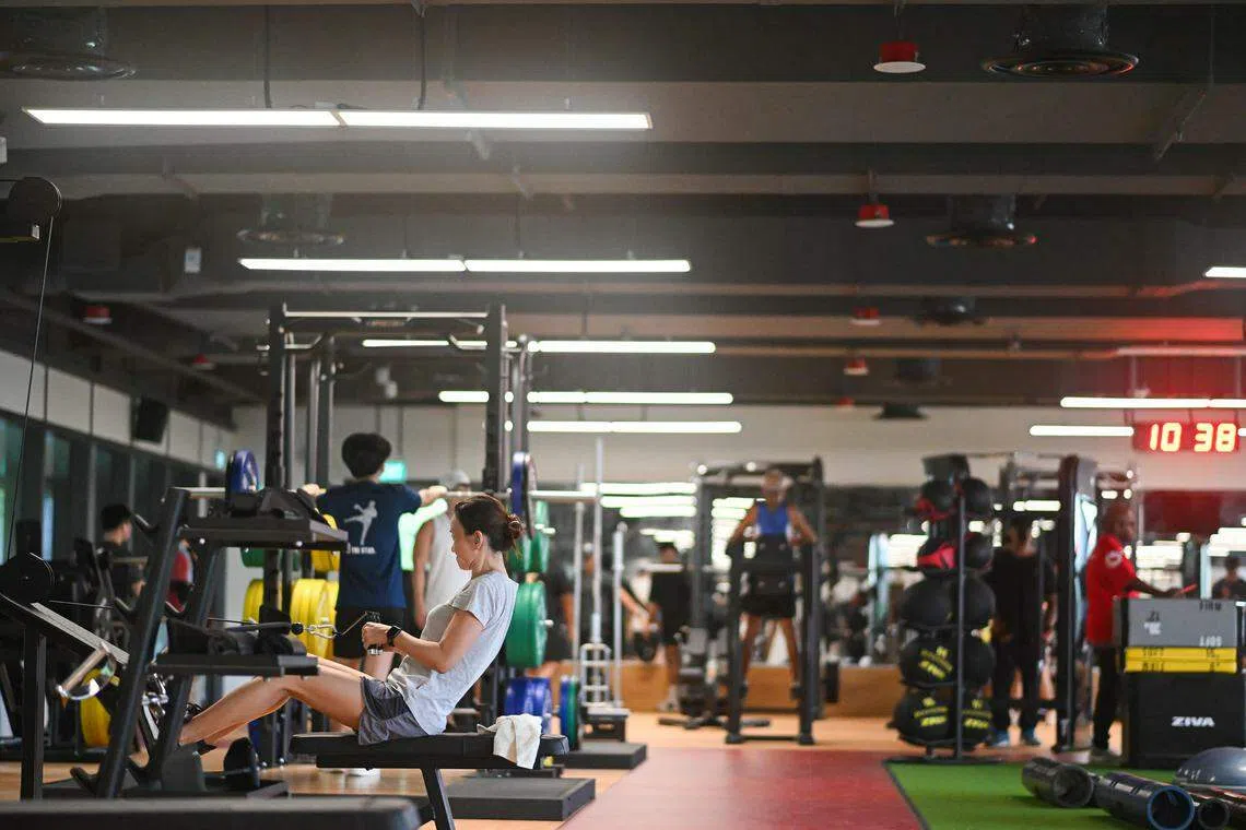 全新健身房的设施种类不仅更多且充足，也为公众提供更宽阔的空间进行其他运动，如混合健身（crossfit）。（李冠卫摄）