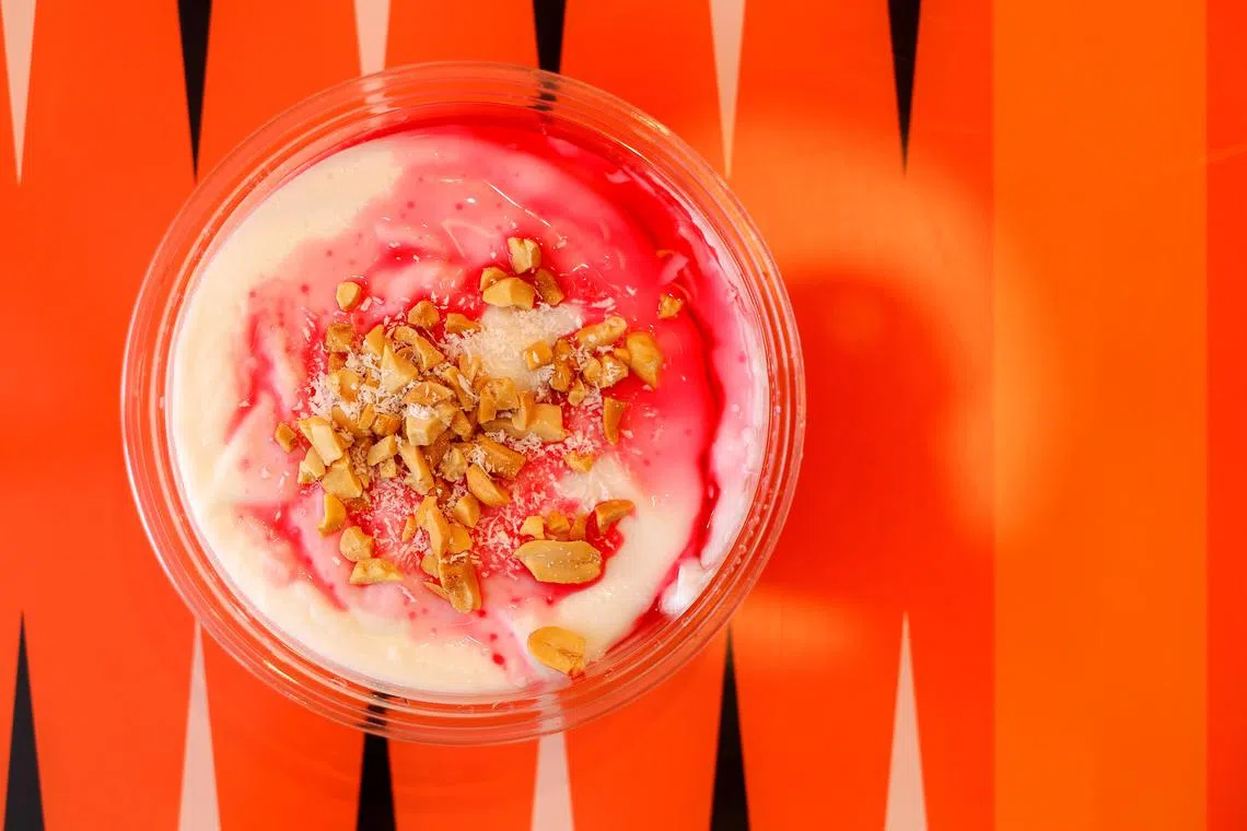 WeWa的中东甜点马拉比（Malabi），香甜顺滑。（龙国雄摄）