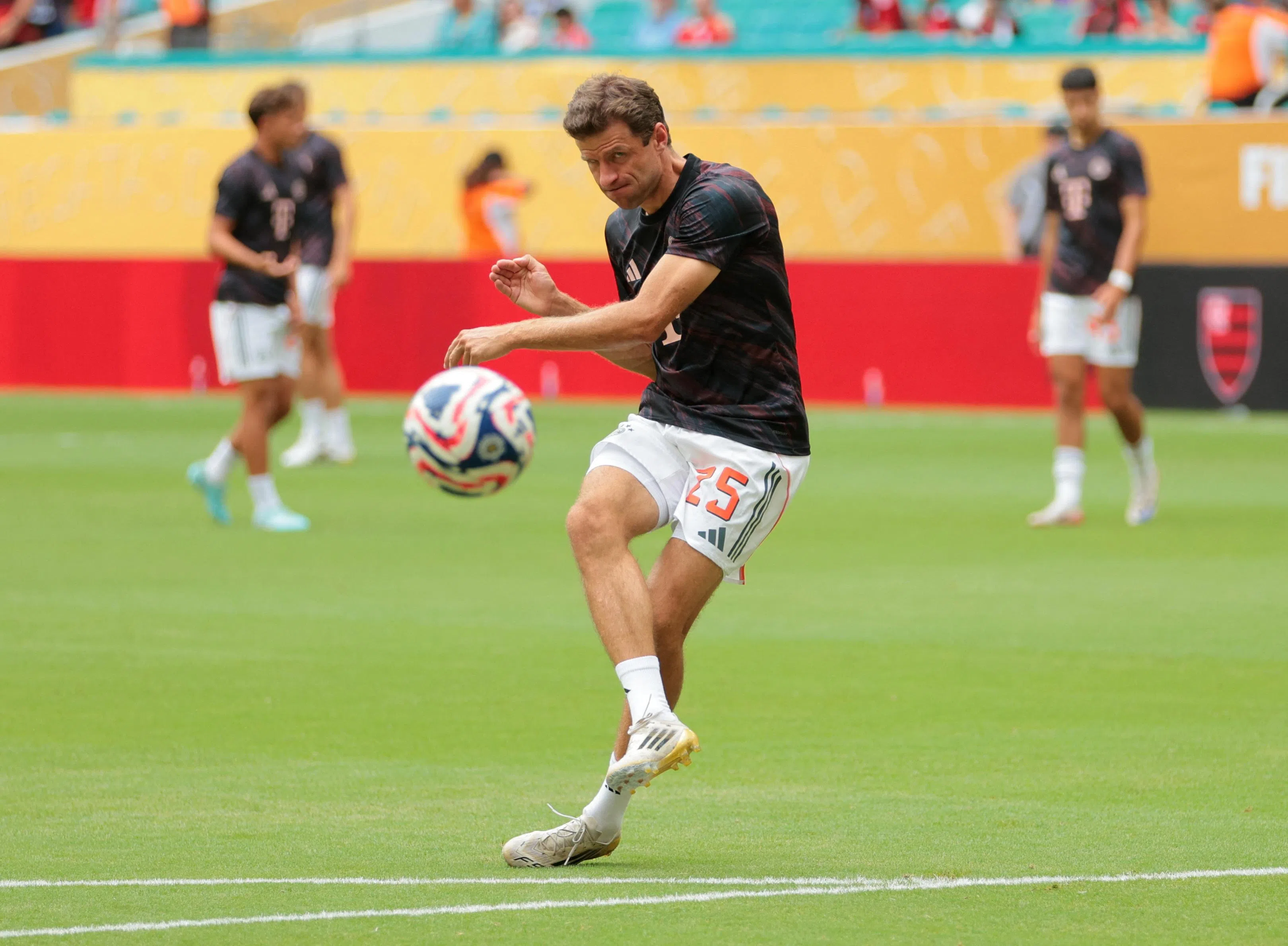 前拜仁射脚穆勒加盟温哥华白帽。（法新社）