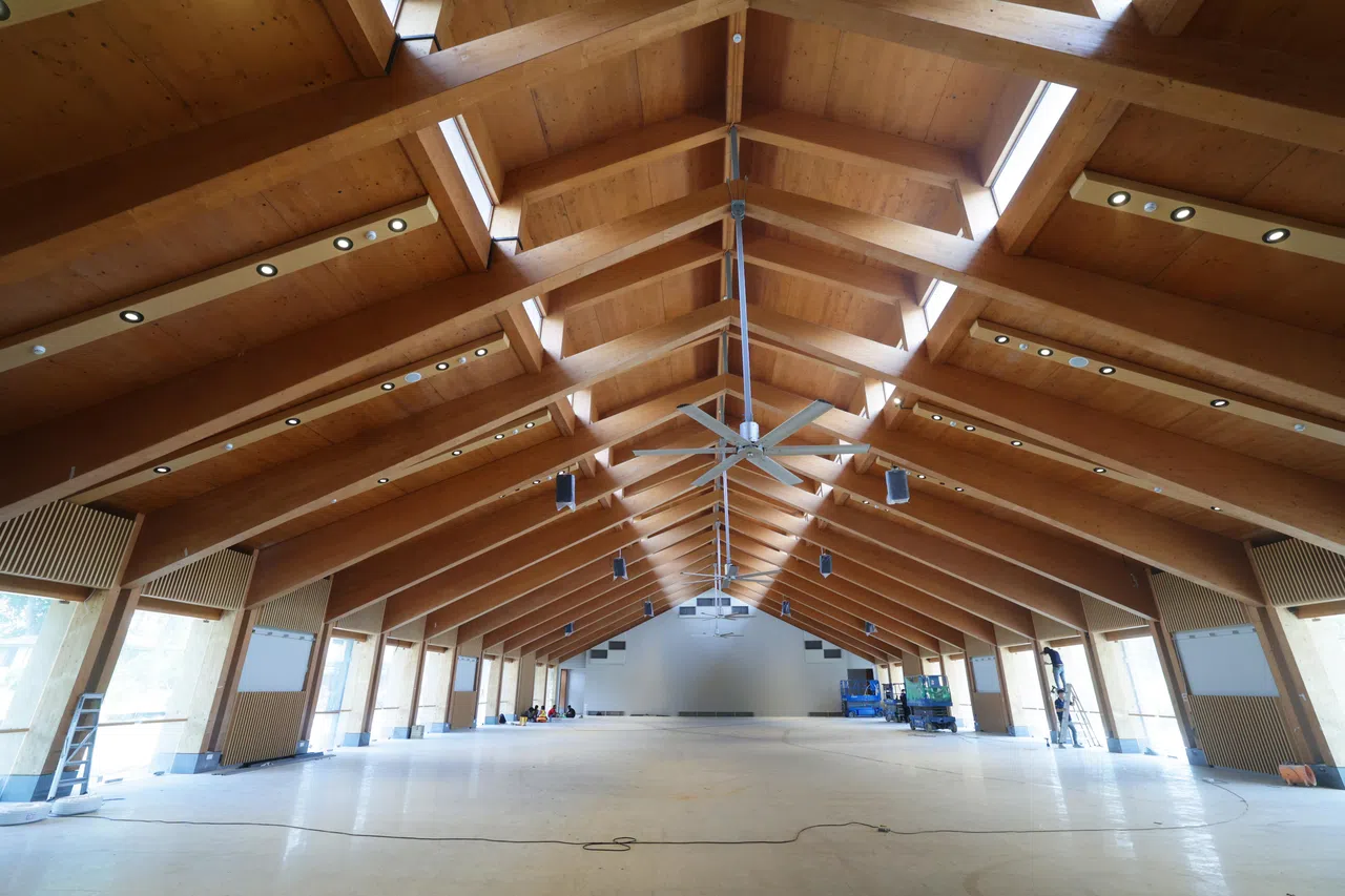 多功能的迎宾厅可容纳高达1000人，适合举办婚礼、大型活动和聚会。（蔡家增摄）