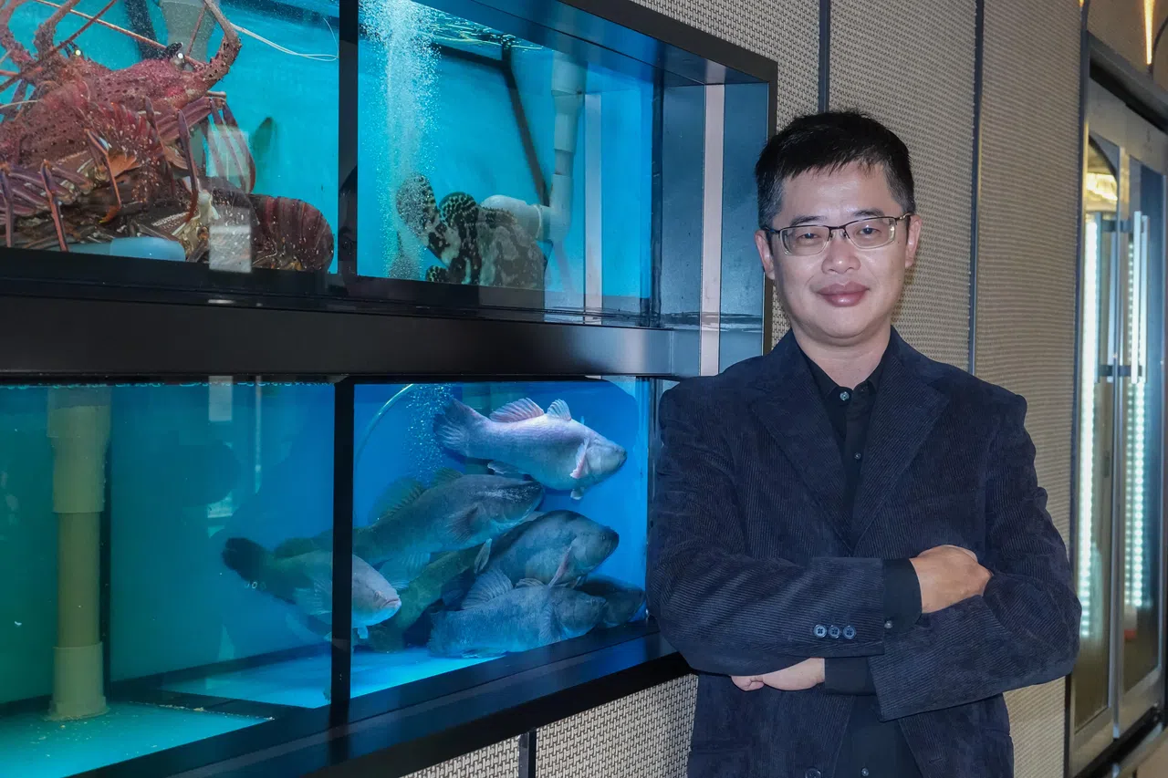 孙文标凭一颗想要把东西煮好、呈现好、让客人能享受美食的初心创业，虽然到咖啡店用餐的客人并没有太多期待，他仍希望满足他们的不同需求，让他们的生活更丰富多彩。（陈心媛摄）