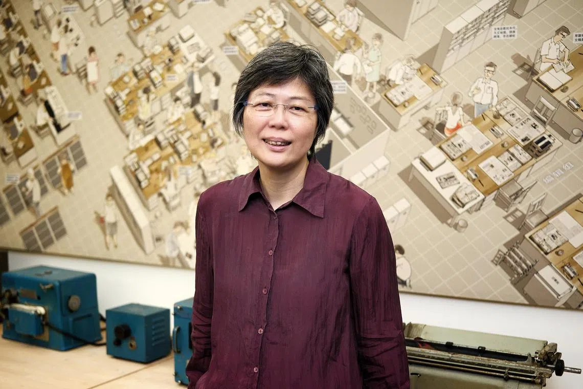 新报业媒体华文媒体集团社长李慧玲八年前上任时，预见招募人才会是她工作上的一大挑战。随着年轻一代的母语水平下降，要找到合适的年轻记者和技术团队，仍非易事。（曾坤顺摄）