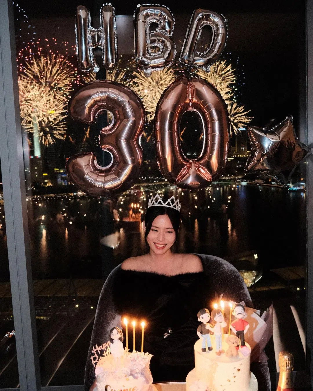 黄思恬和家人、好友边倒数迎新年边庆生。（取自艺人IG）