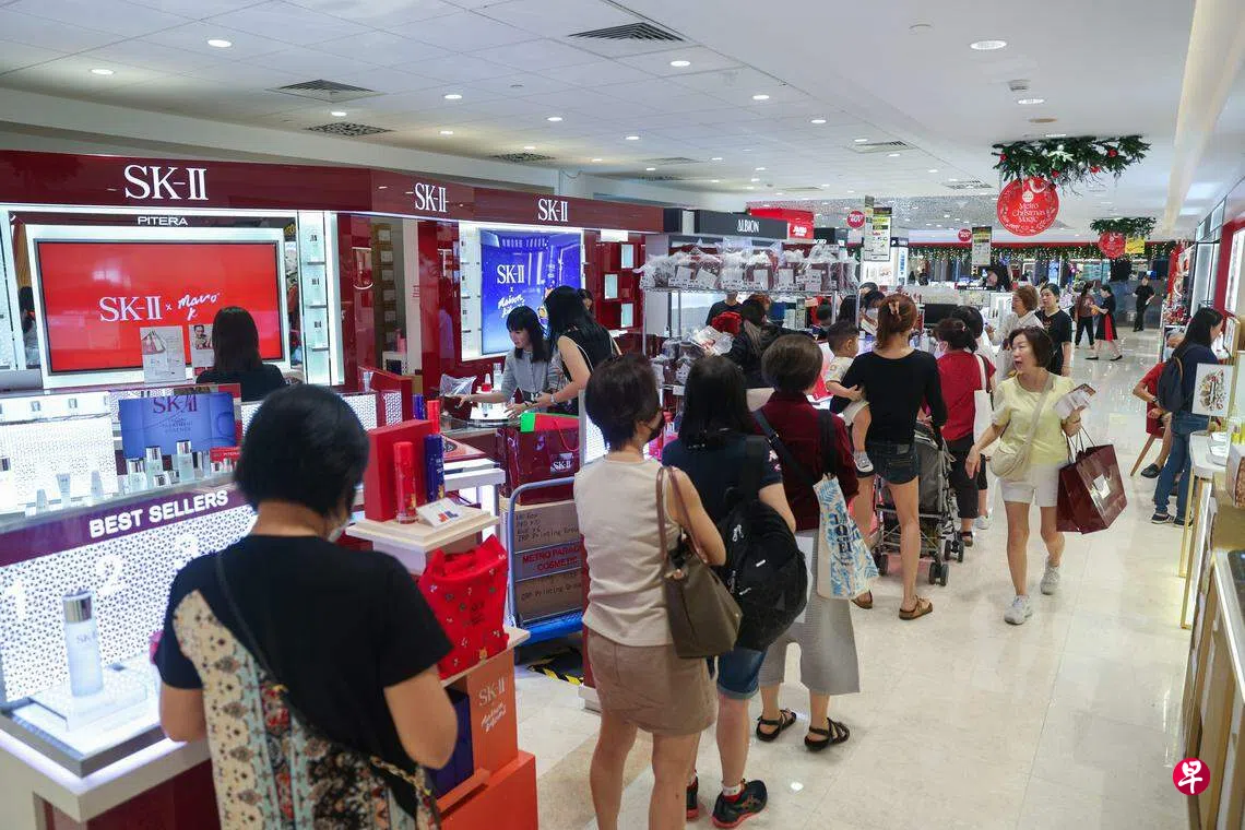 黑色星期五购物节商场促销吸引人潮| 联合早报