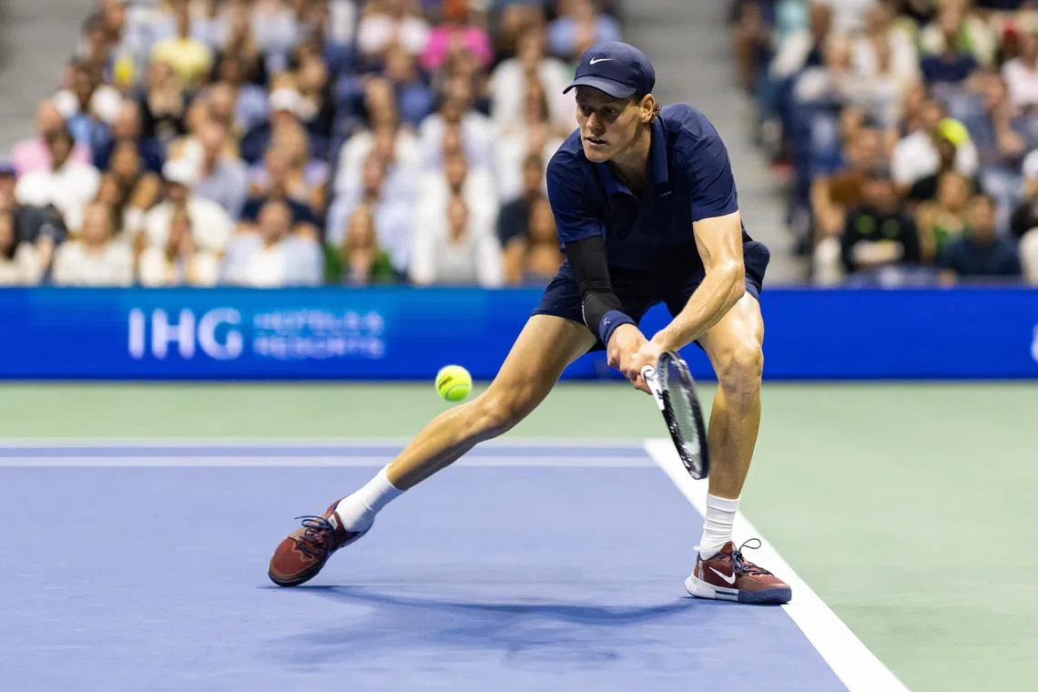 意大利卫冕冠军辛纳（图）在另一场半决赛淘汰了加拿大25号种子奥热—阿利亚西姆。（路透社）