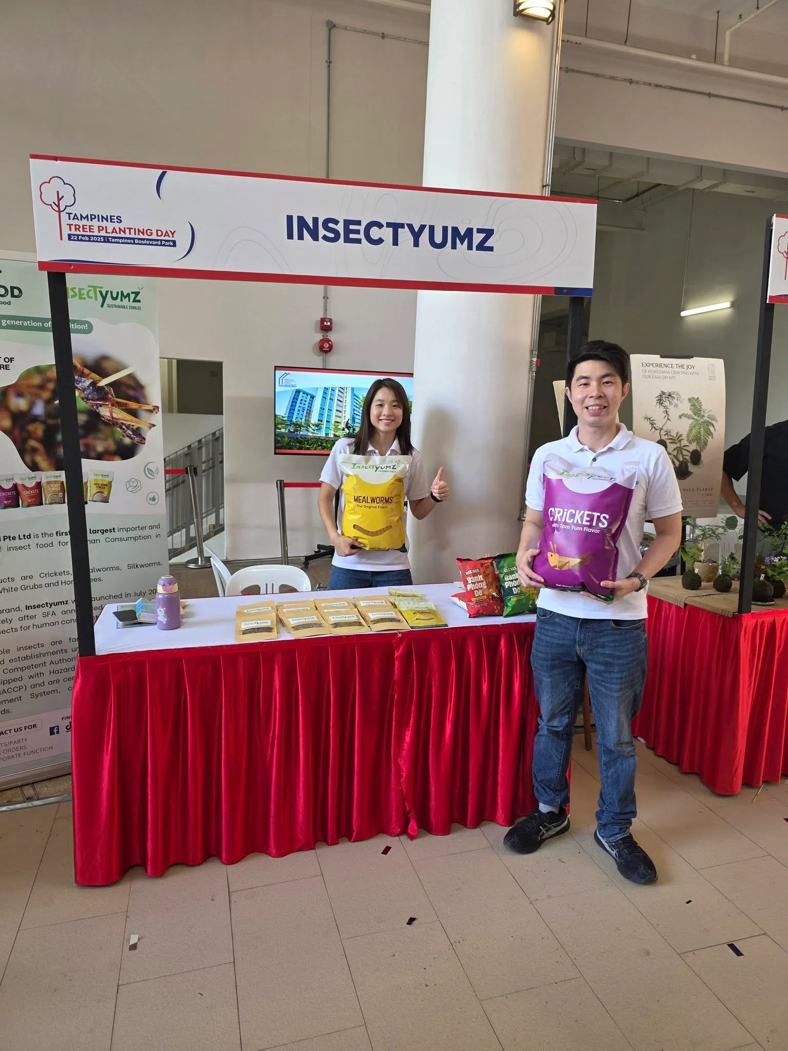 INSECTyumz早前在淡滨尼五年发展总蓝图推介活动上，向附近居民宣传昆虫食品。（取自INSECTyumz脸书）