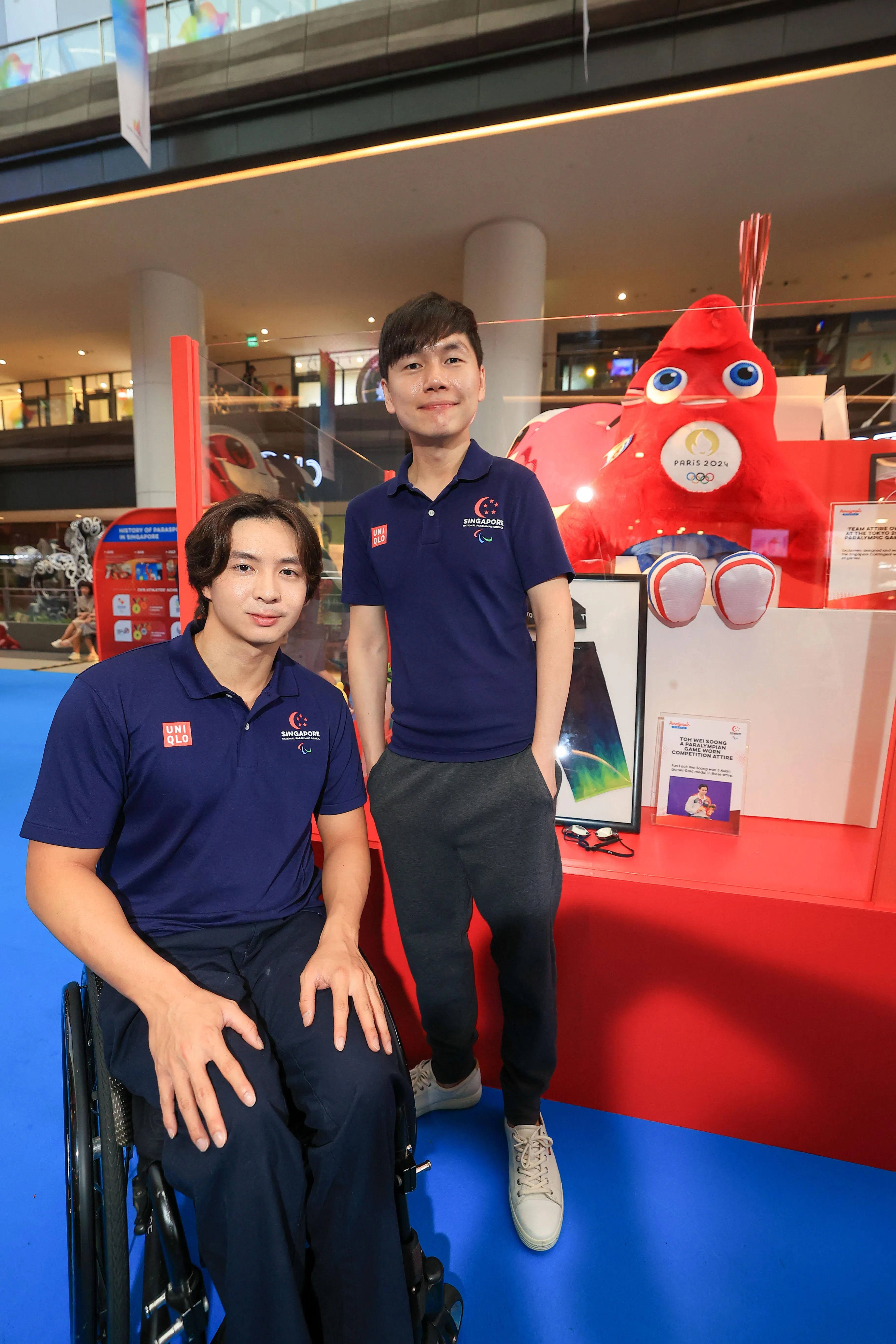 包括射击运动员陈汉松（右）与游泳运动员杜维崧在内的至少八名体育健儿，将代表新加坡出征今年8月28日至9月8日在巴黎举行的残奥会。（吴先邦摄）