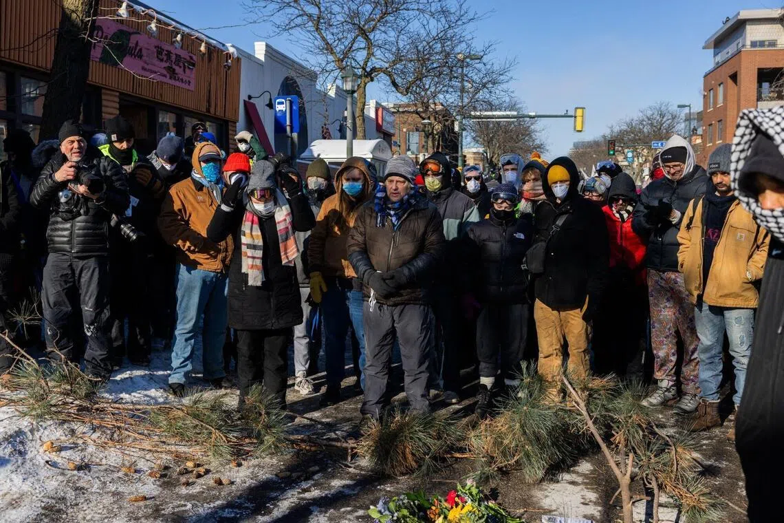 美国明州官员抗议联邦执法人员再造枪杀案