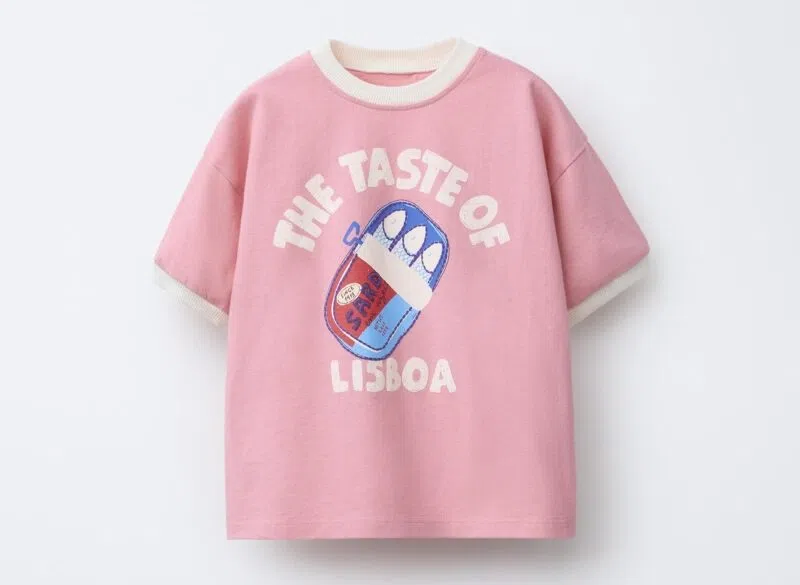 Zara的沙丁鱼时尚T恤。（取自Zara官网）