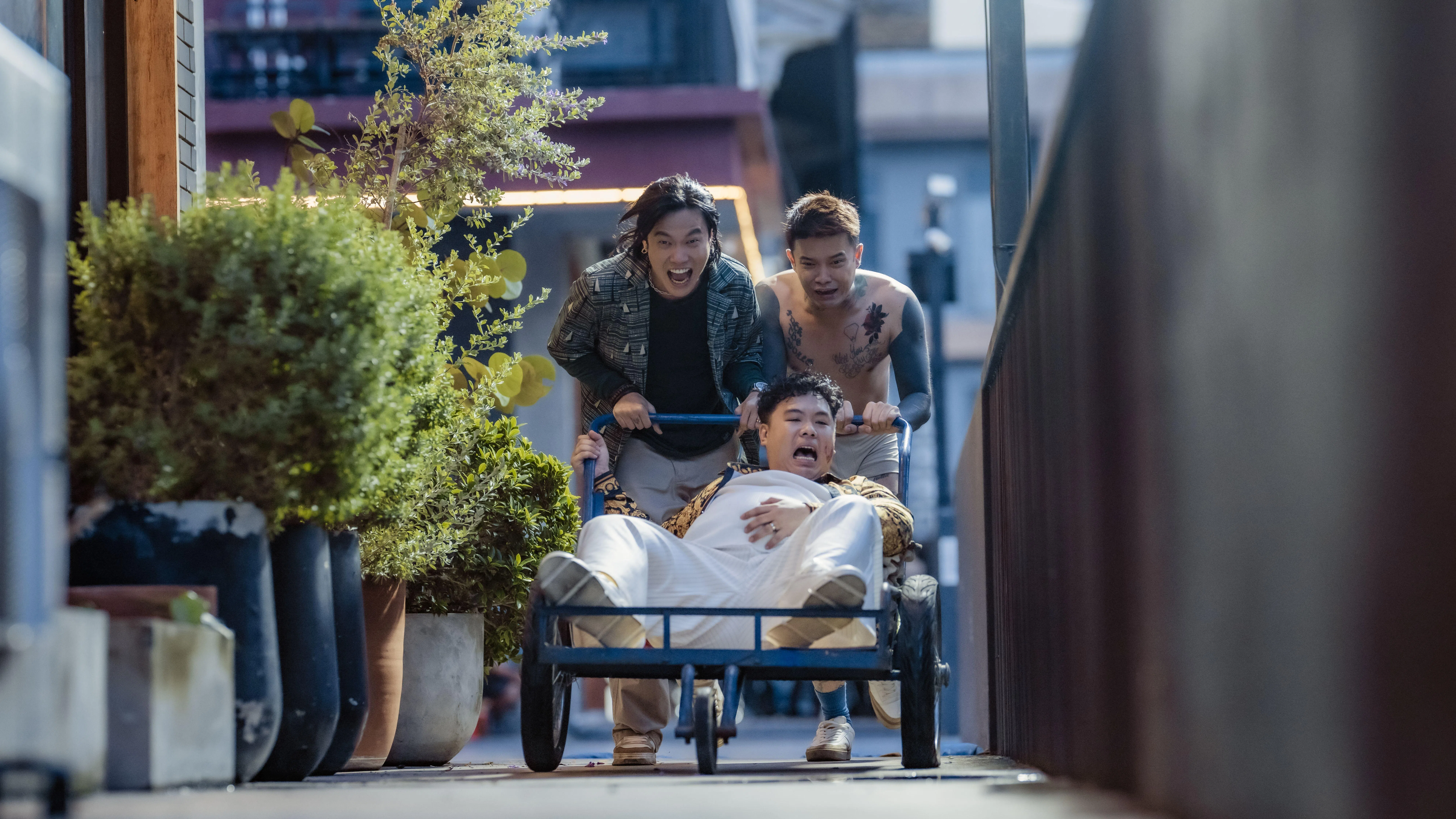 三名男主角进入奇幻梦境，亲身体验另一半的痛处。（嘉华院线提供）