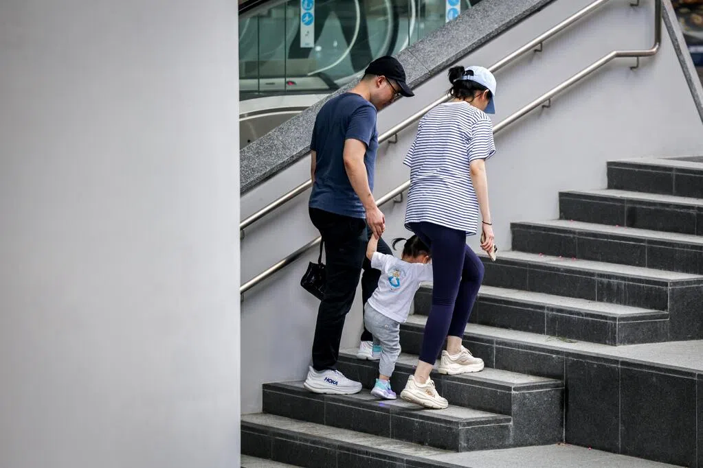 观察员：新育儿福利比北欧更优厚 为人口未来作跨世代投资