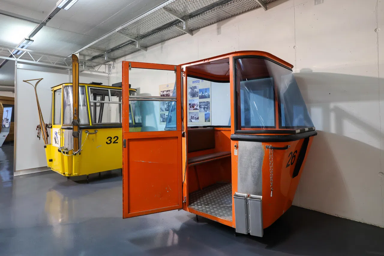 CWA建设公司自1970年代起就和新加坡缆车合作，负责提供客制化的缆车。图为CWA位于瑞士奥尔滕的办公室，摆设第一代新加坡缆车模型（橘色缆车）。（卓祾祎摄）