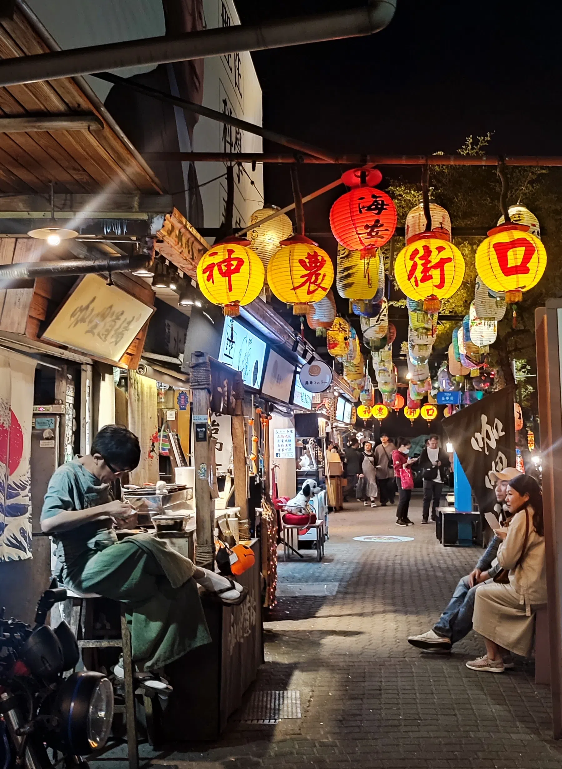 文青和创意小铺集中的神农街。（许月英摄）