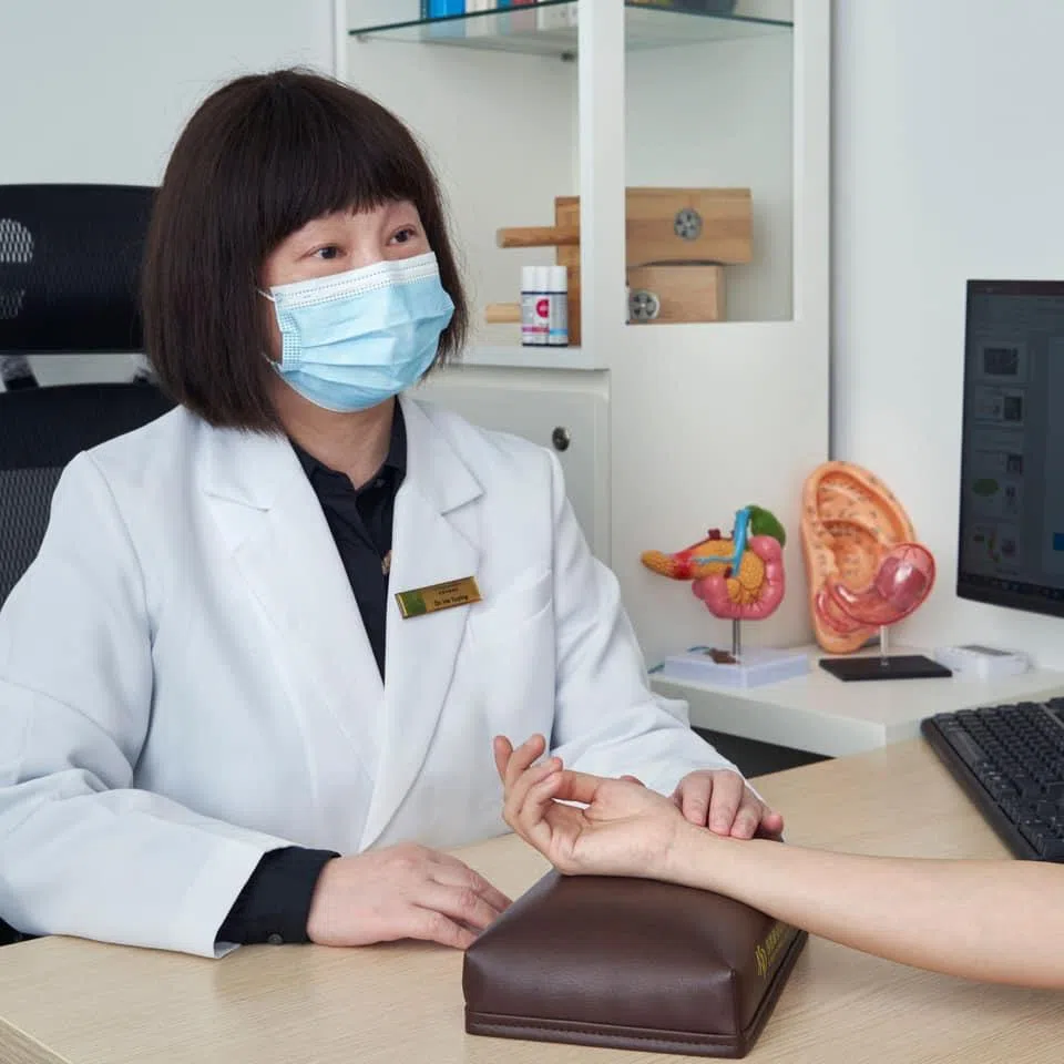 何宇瑛医师对中医脾胃病深感兴趣。（受访者提供）