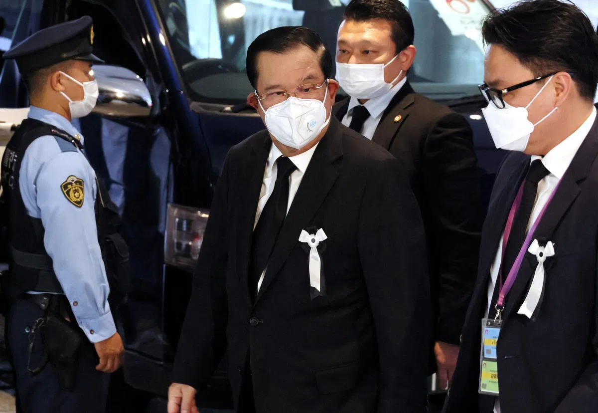 柬埔寨首相洪森抵达日本武道馆，参加安倍晋三国葬。（路透社）