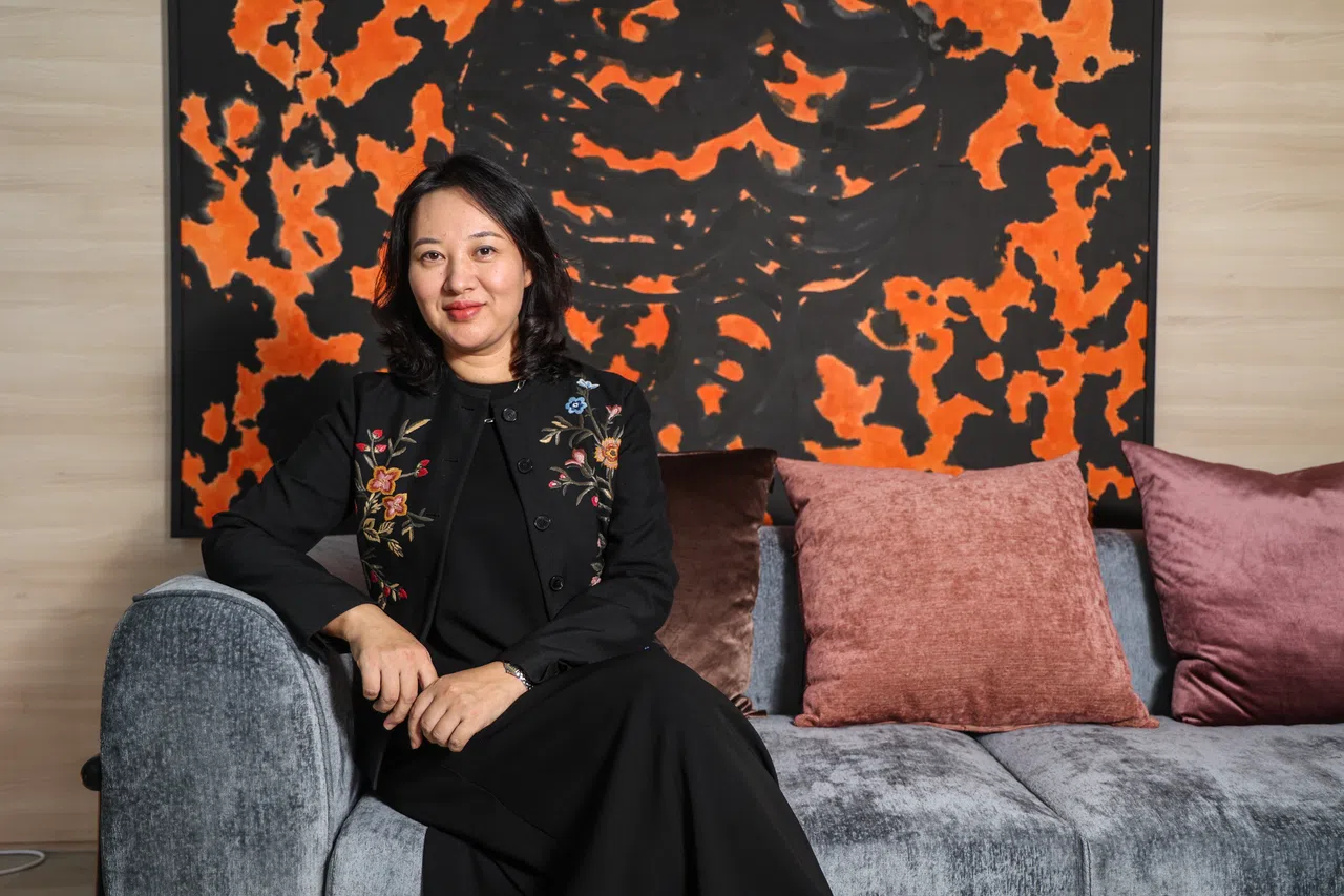 周海燕与日籍丈夫和三个女儿目前都是新加坡永久居民。（白艳琳摄）