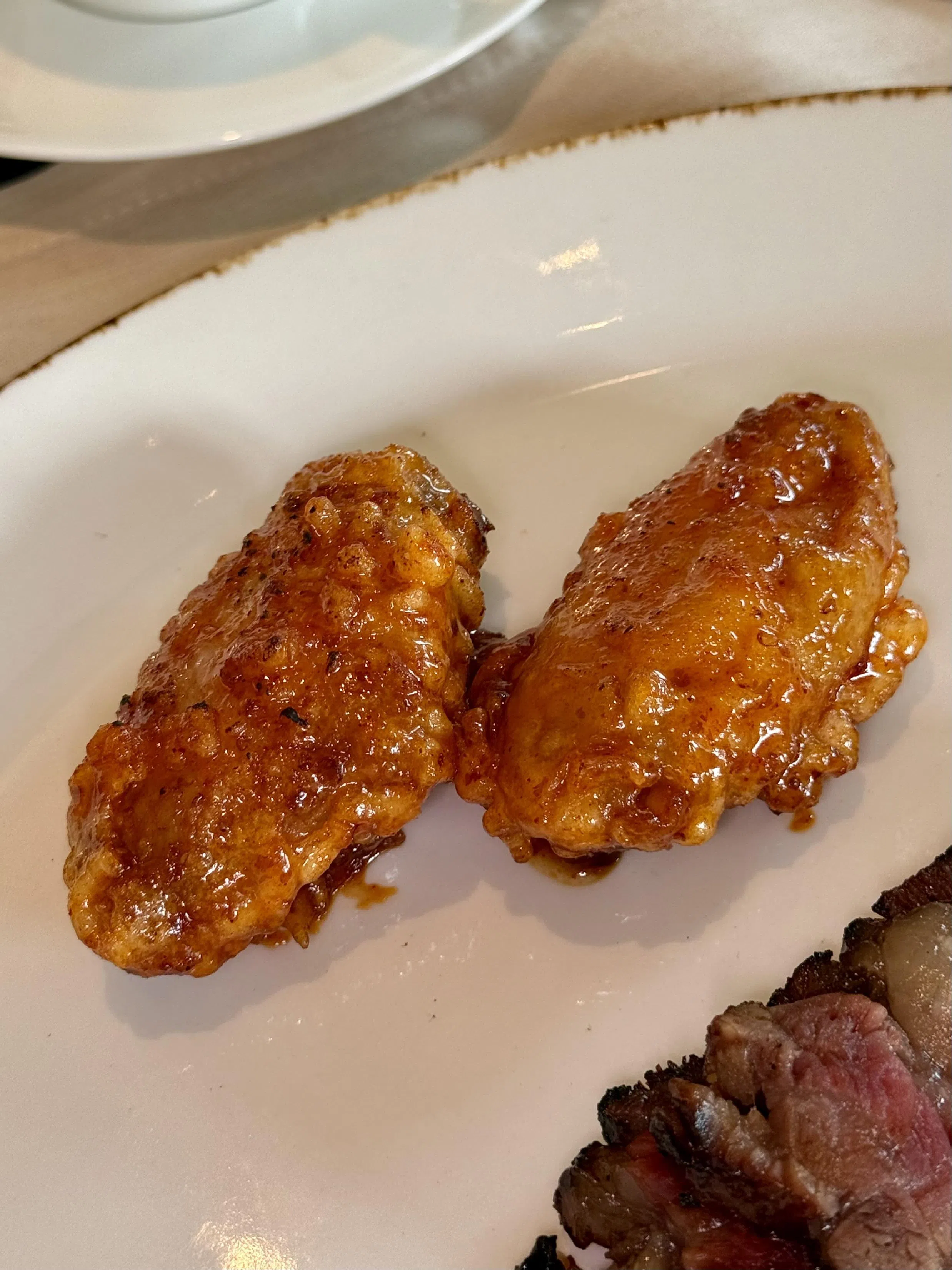 越南蜂蜜芥末蒜香鸡翅改编自香港餐饮人朱悦娴的家传食谱。（叶晓虹摄）