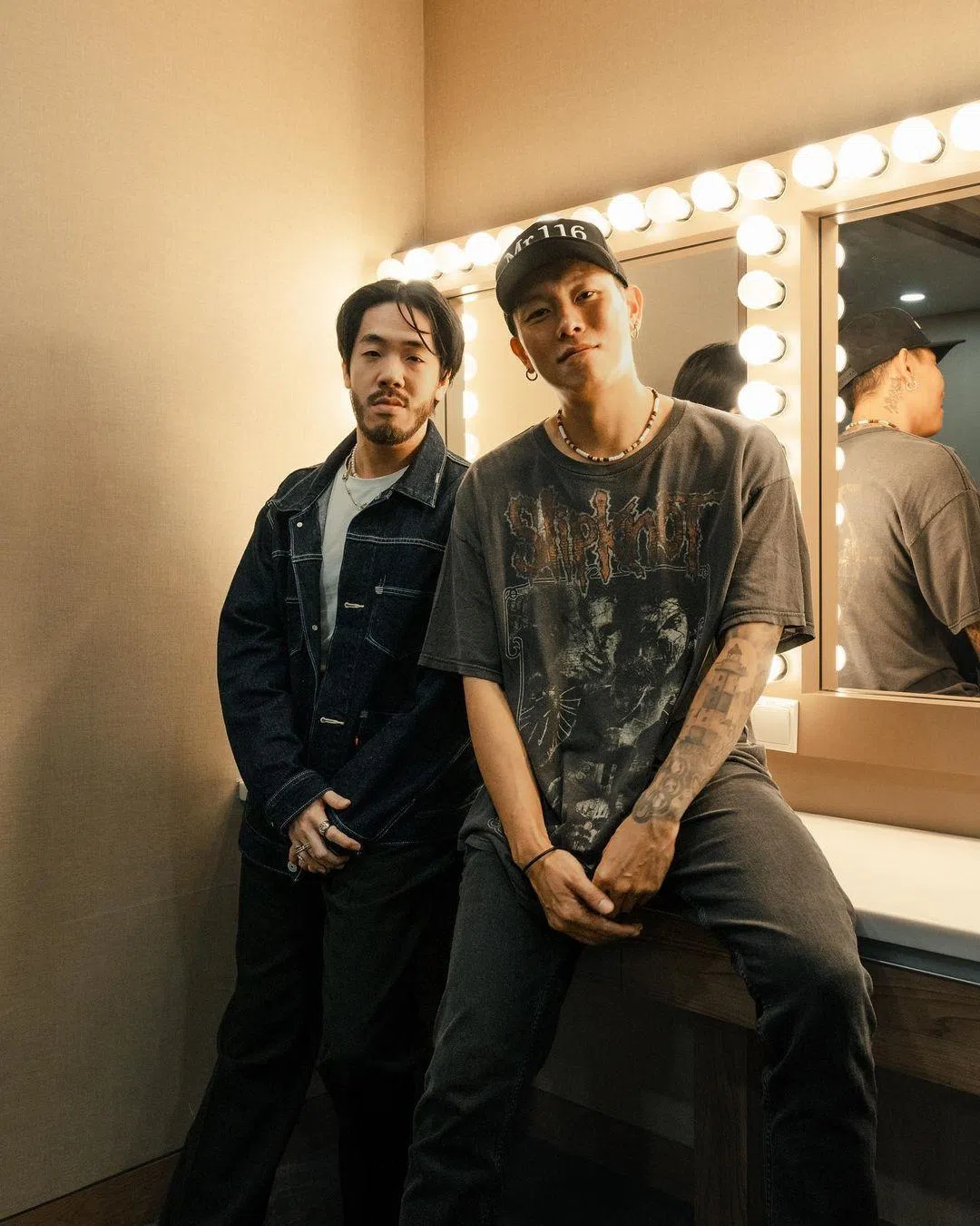 Shigga Shay（左）惊喜现身瘦子的新加坡演唱会，演出后两人在后台合照。（取自瘦子IG）