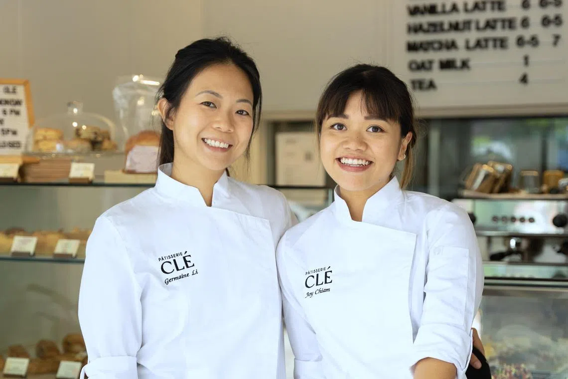 詹丽仙（右）和李文沁（左）创办法式甜点品牌Patisserie Cle。（受访者提供）