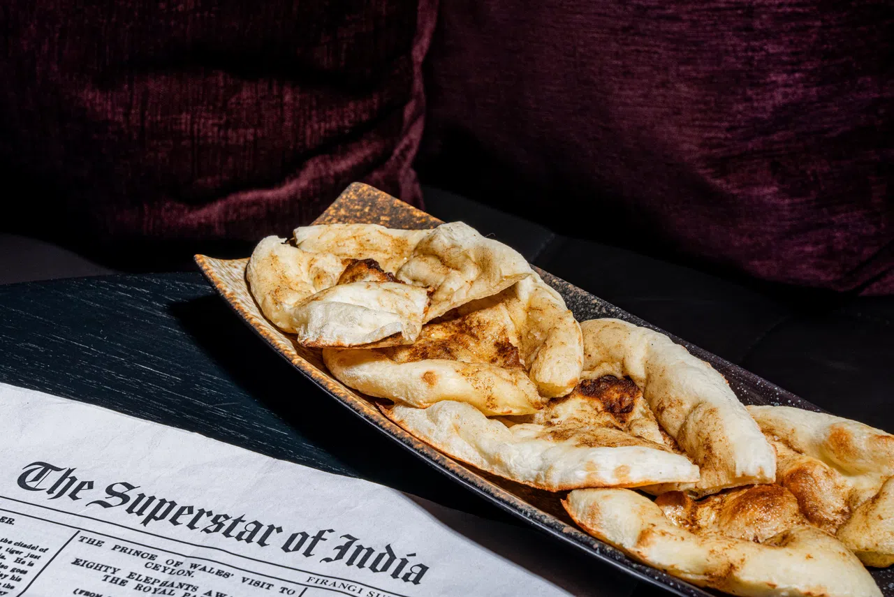 Firangi Superstar的招牌黑蒜口味馕带有淡淡黑蒜香气，口感松软，具有嚼劲。（餐馆提供）