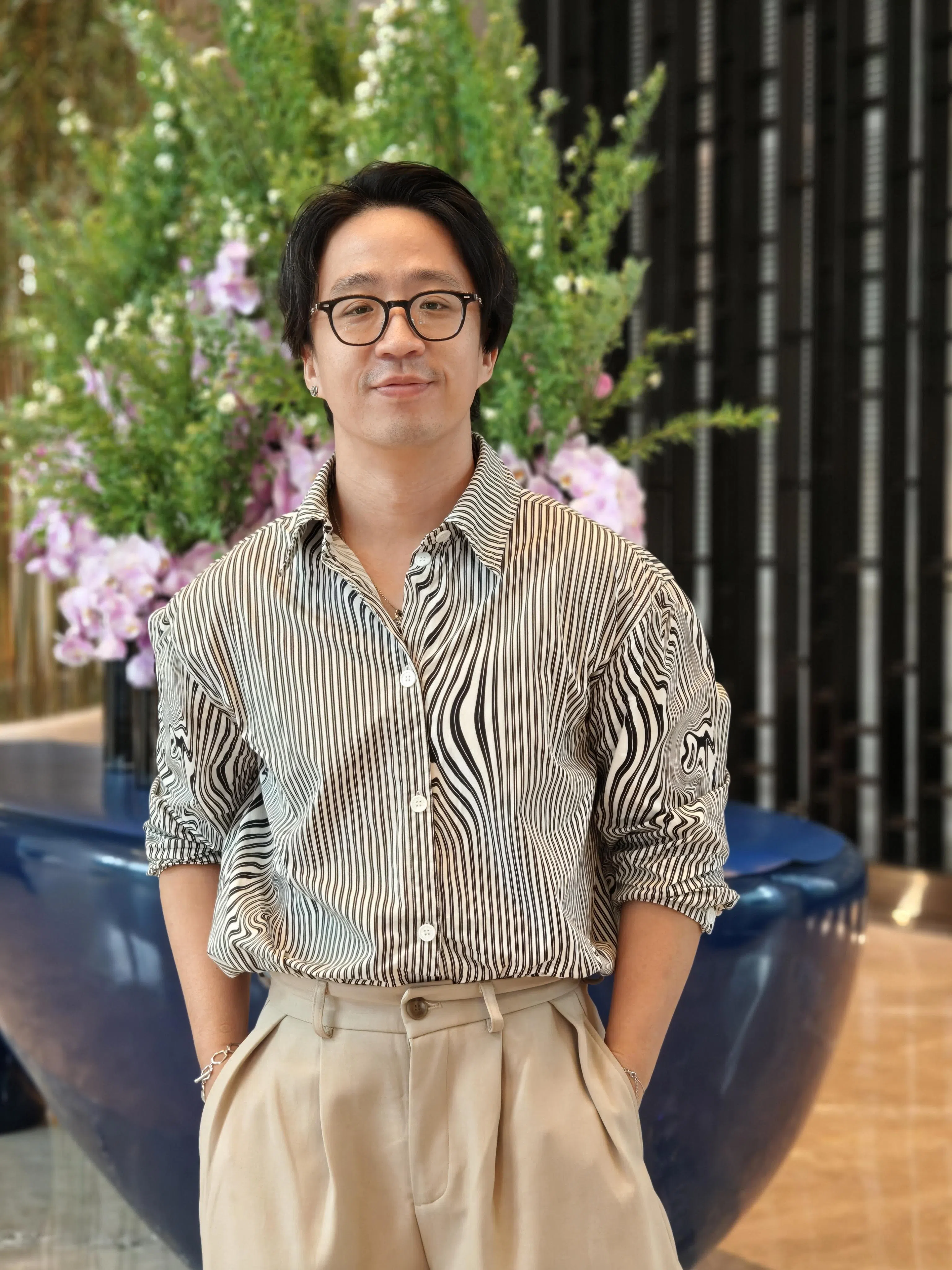 人像拍摄效果出众，肤色自然，背景虚化柔和。（黄少伟摄）