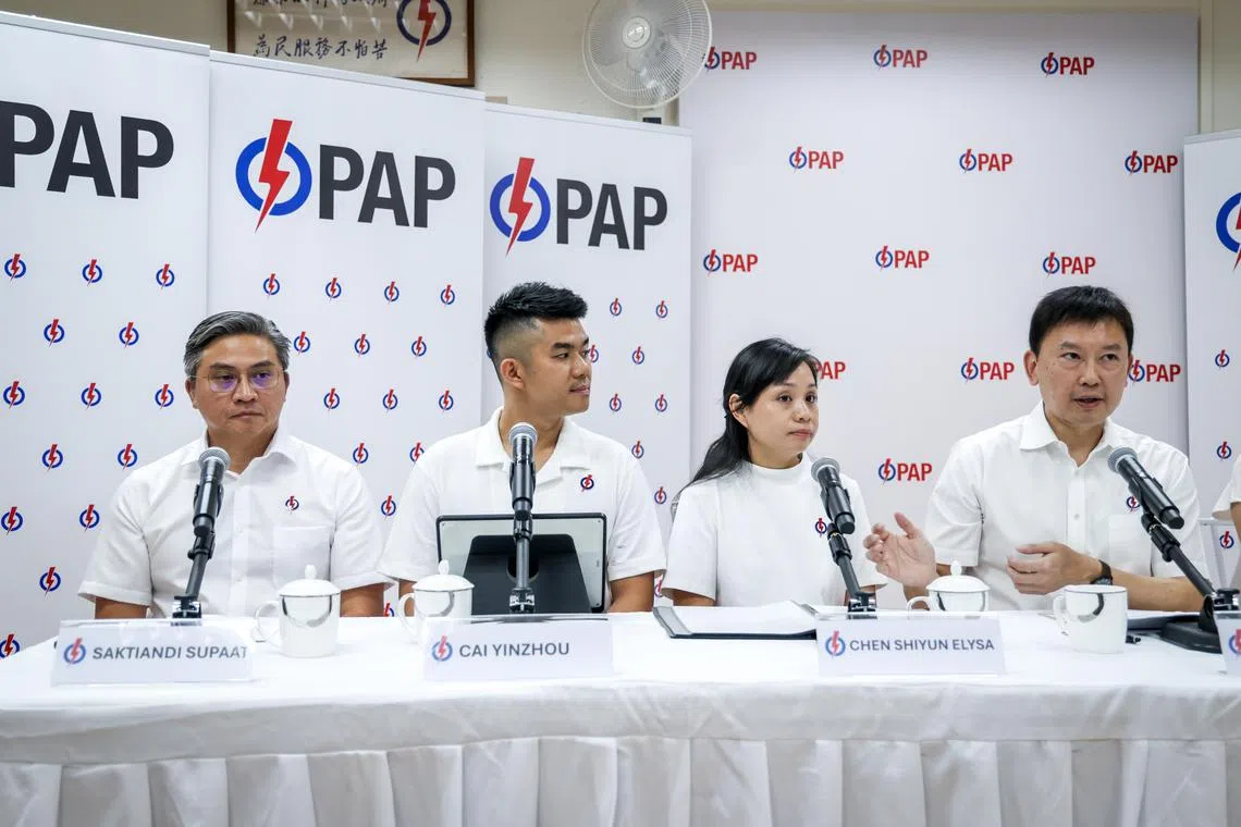 徐芳达（右一）首次领军人民行动党四人团队捍卫碧山—大巴窑集选区，团队中包括两名新人蔡引舟（左二）和陈诗韵（右二），另一名原议员安迪（左一）将留守。（叶振忠摄）