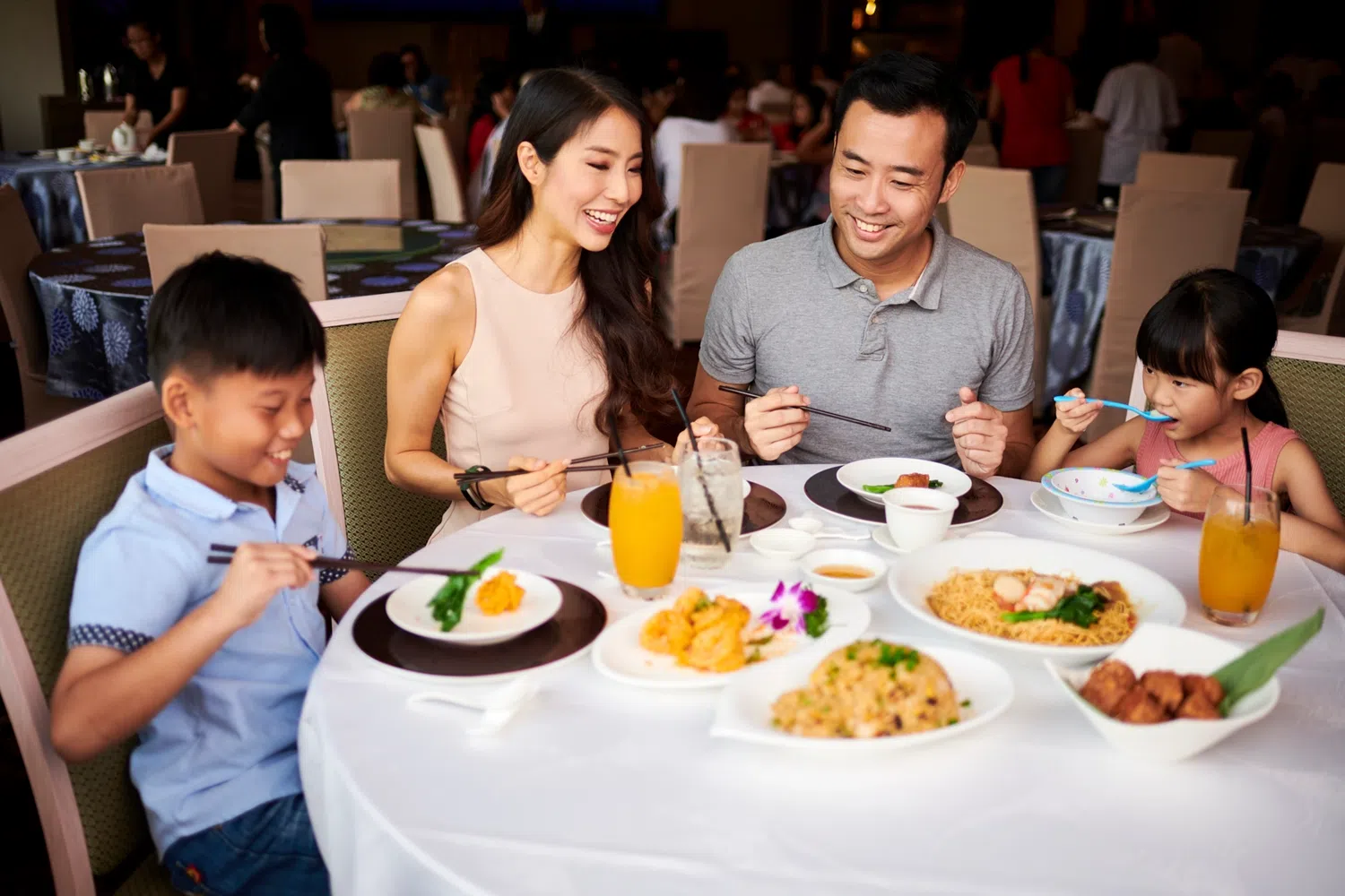 超过1500家商店与SAFRA合作，为其会员带来许多优惠，包括许多美食优惠，让你与家人愉快用餐。（图/SAFRA提供）