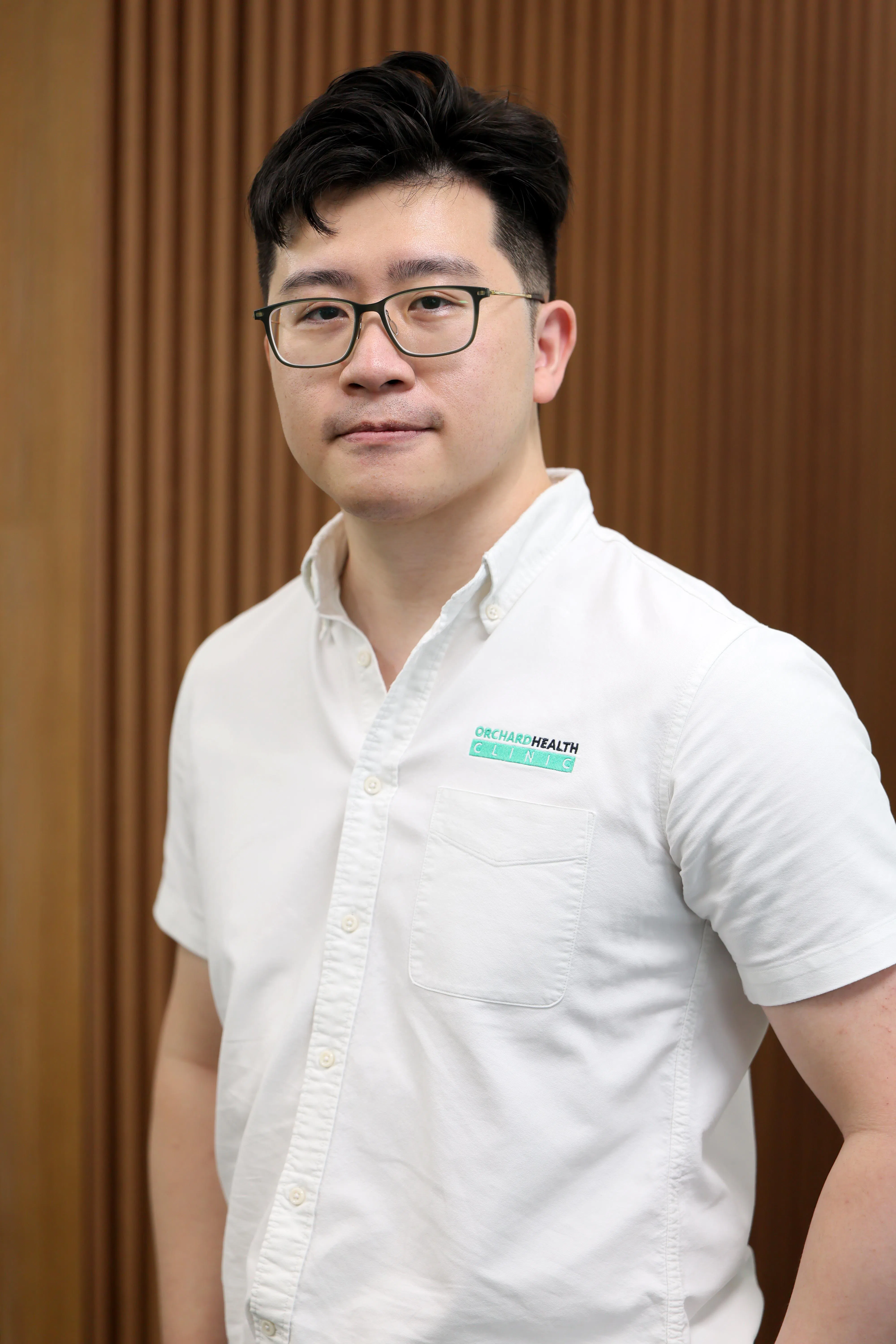 物理治疗师林康盛提醒，健身应循序渐进，切勿操之过急；若不确定动作是否正确，应尽早请教专业人士，以免造成运动伤害。（龙国雄摄）